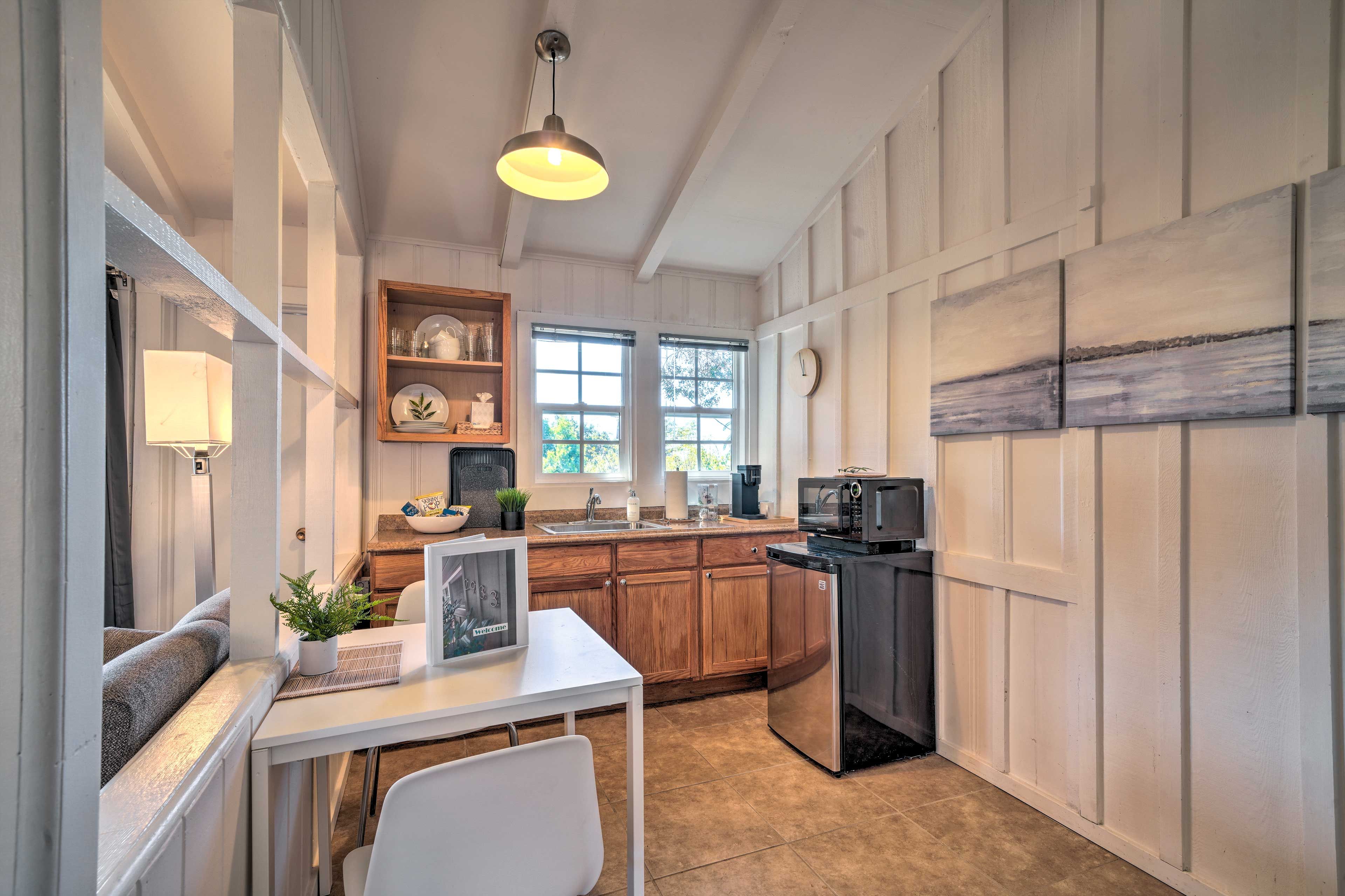 Kitchenette | Toaster | Organic Coffee | Tea | Snacks