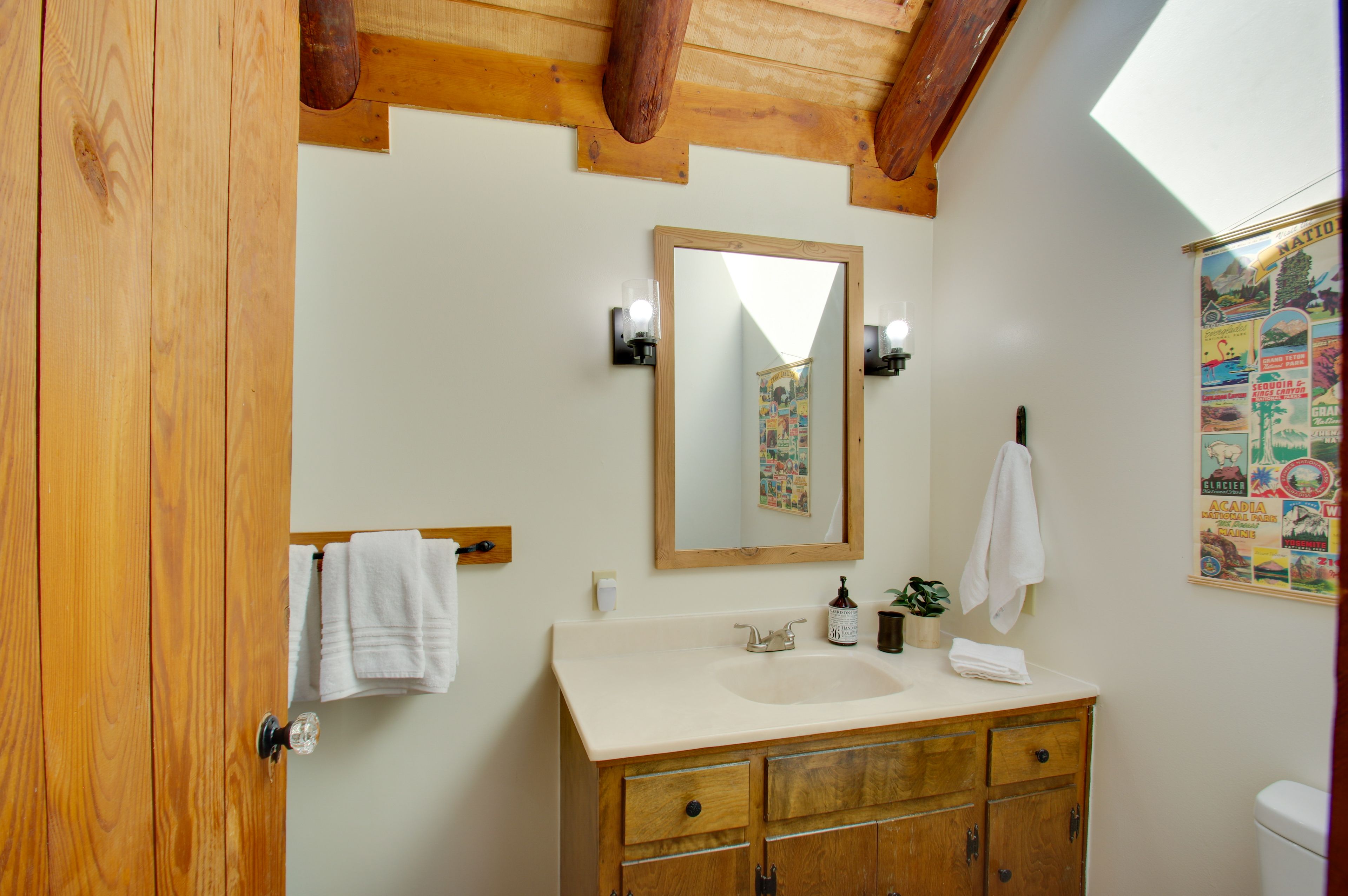 Full Bathroom | Towels Provided