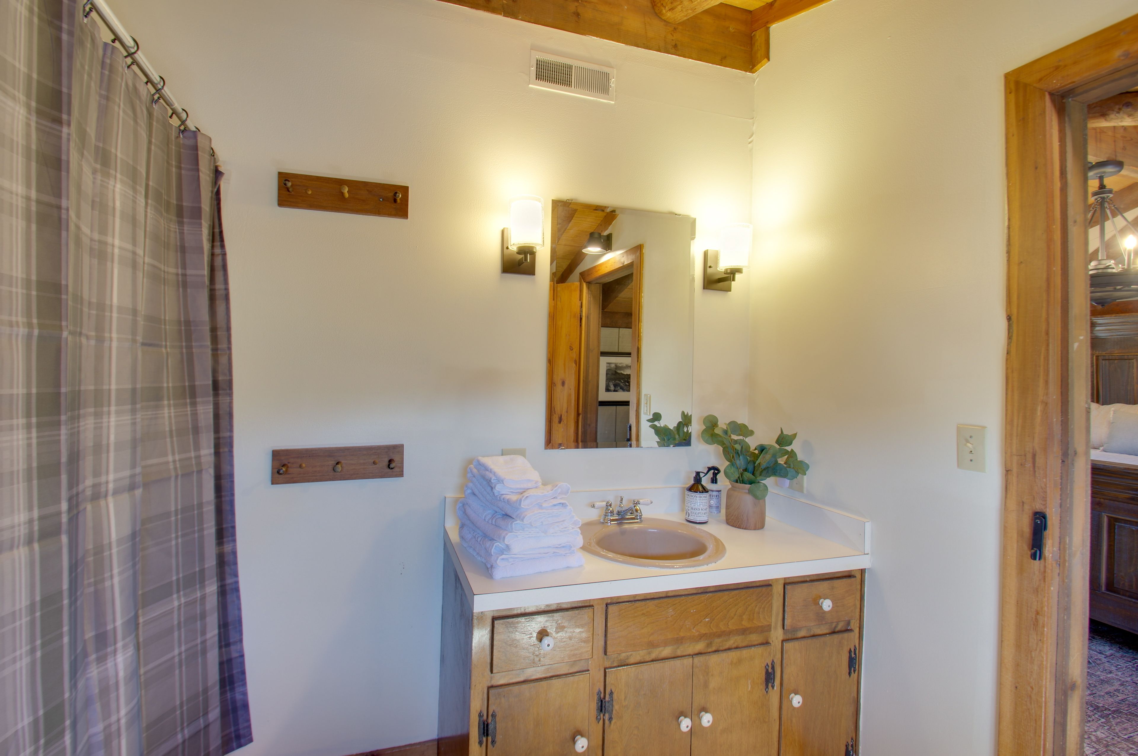 En-Suite Bathroom | Complimentary Toiletries