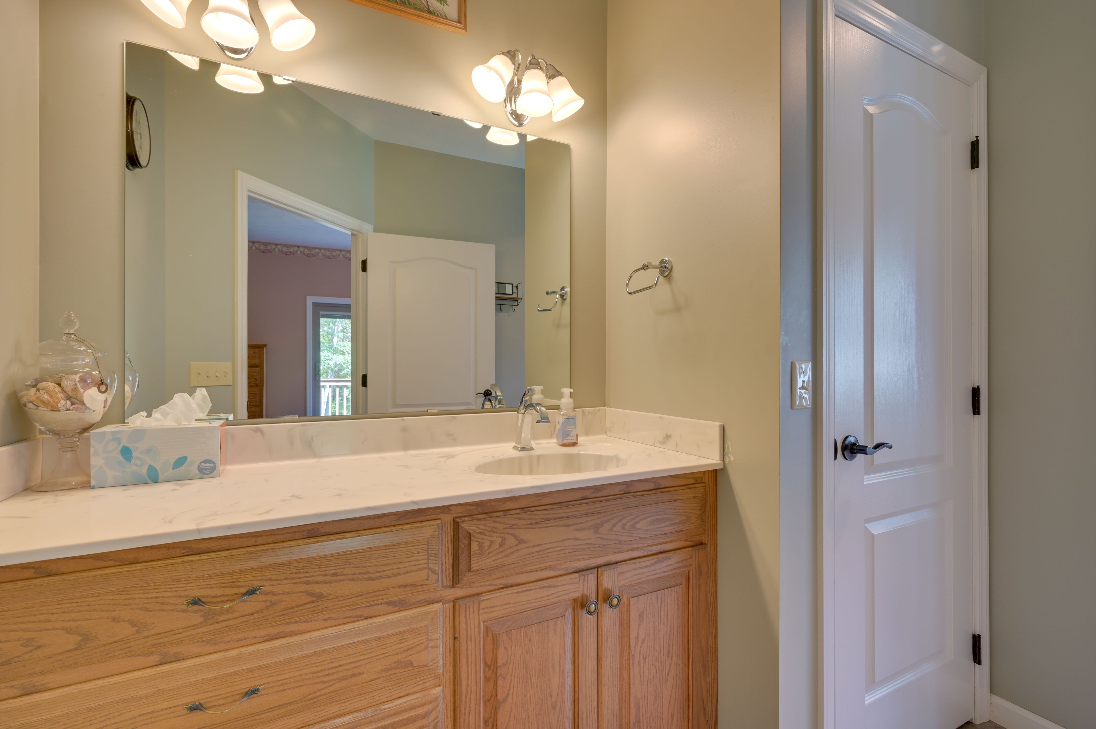 Full Bathroom | Main Floor