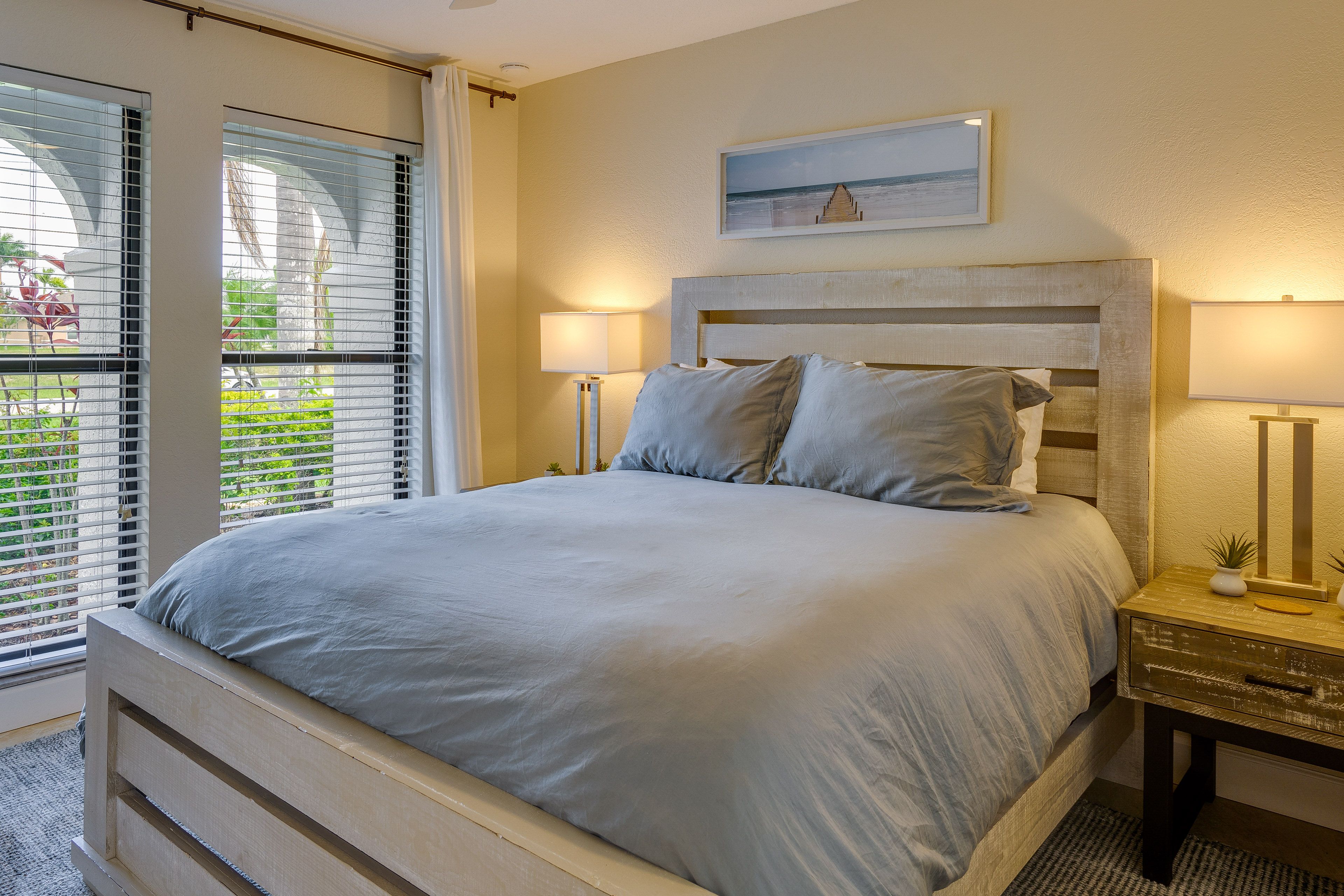 Bedroom 2 | Queen Bed