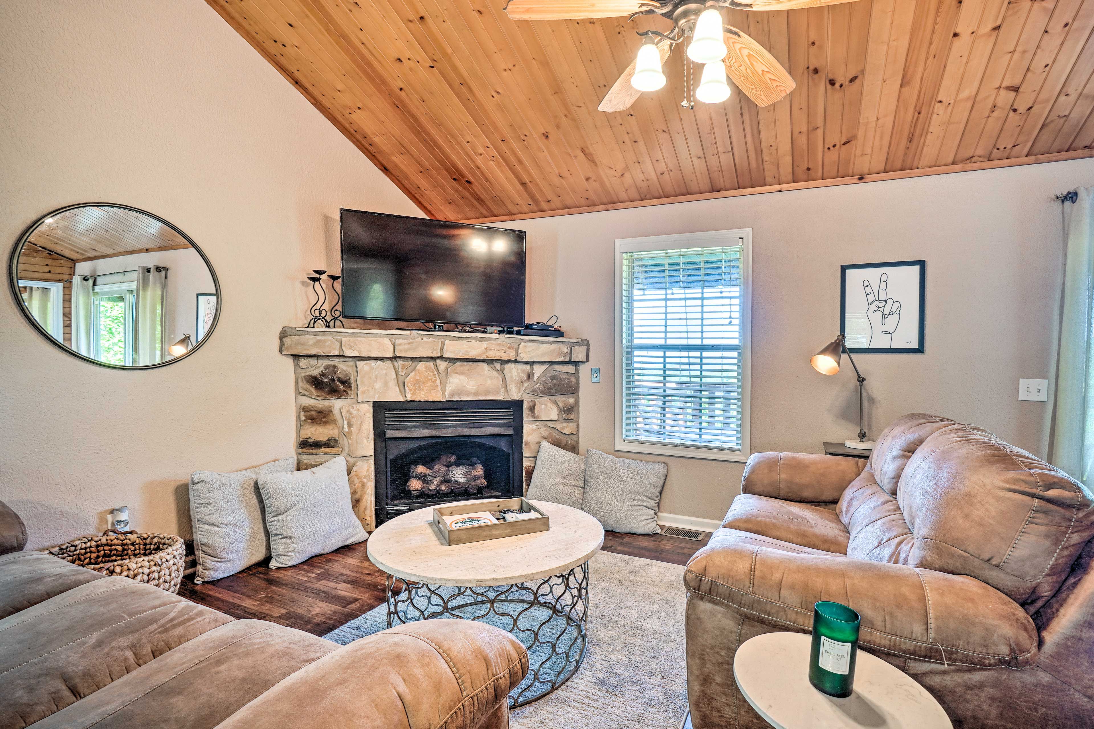 Living Room | Smart TV | Gas Fireplace