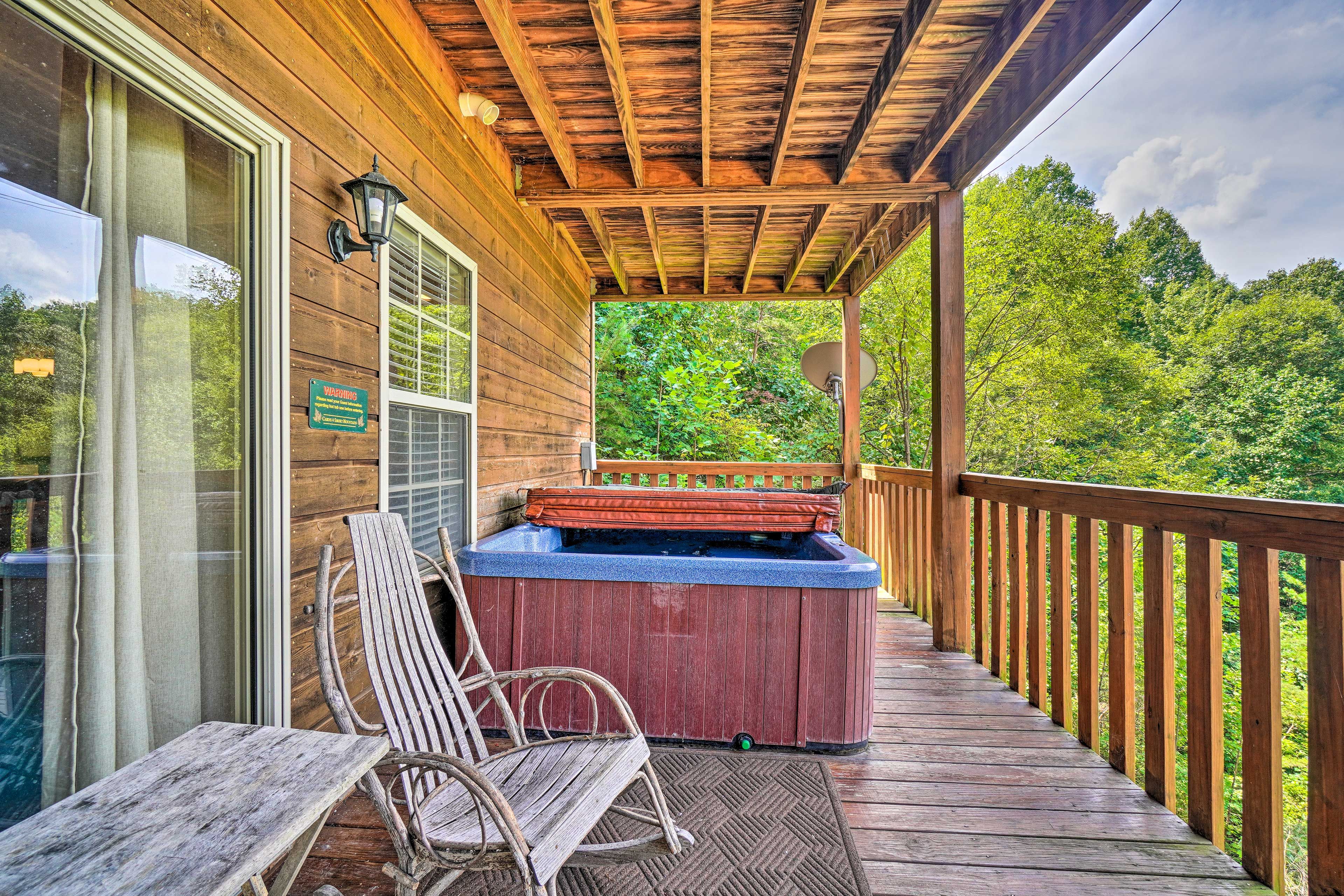 Lower Deck | Private Hot Tub