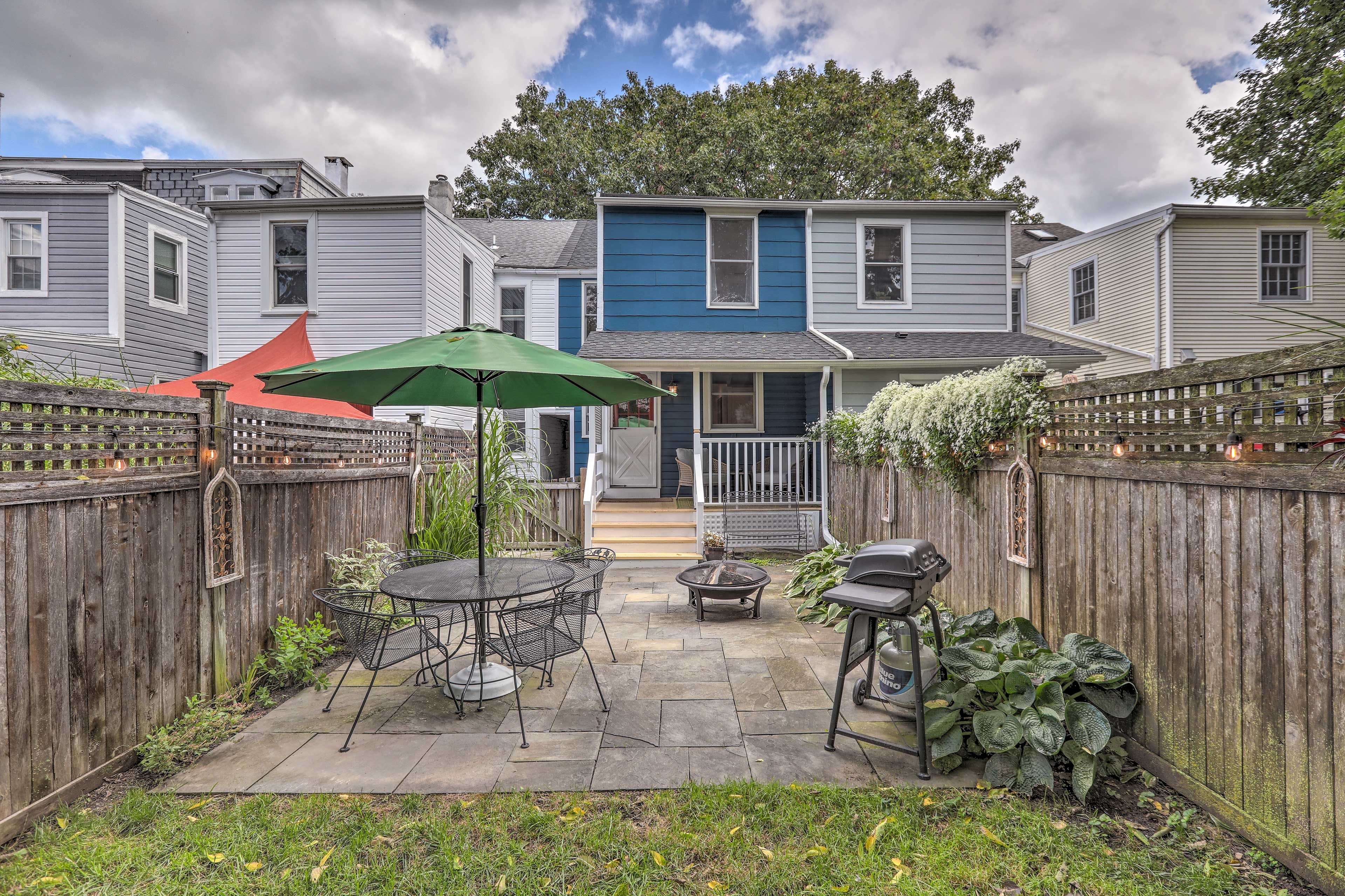 Backyard | Gas Grill | Fire Pit