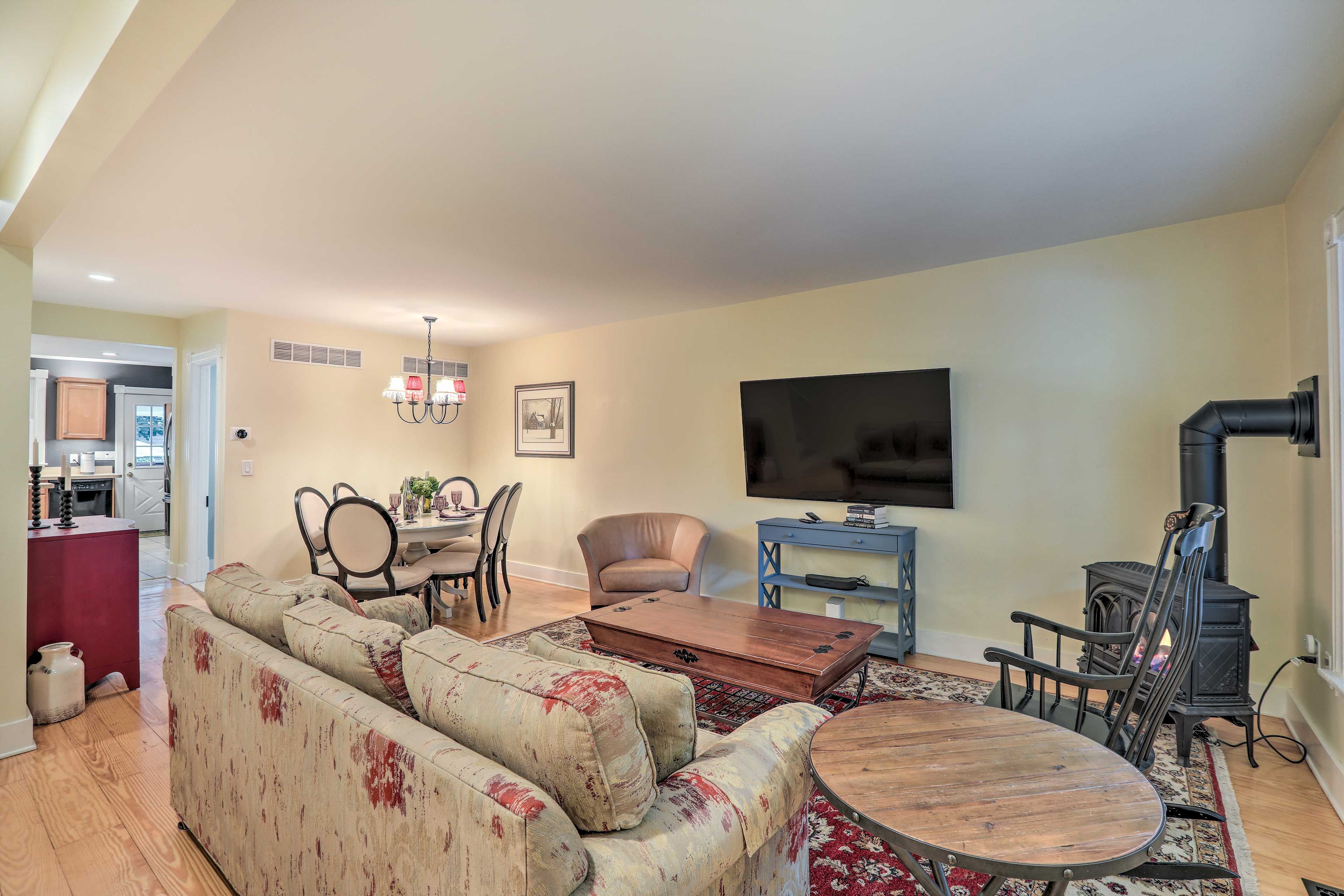 Living Room | Queen Sleeper Sofa