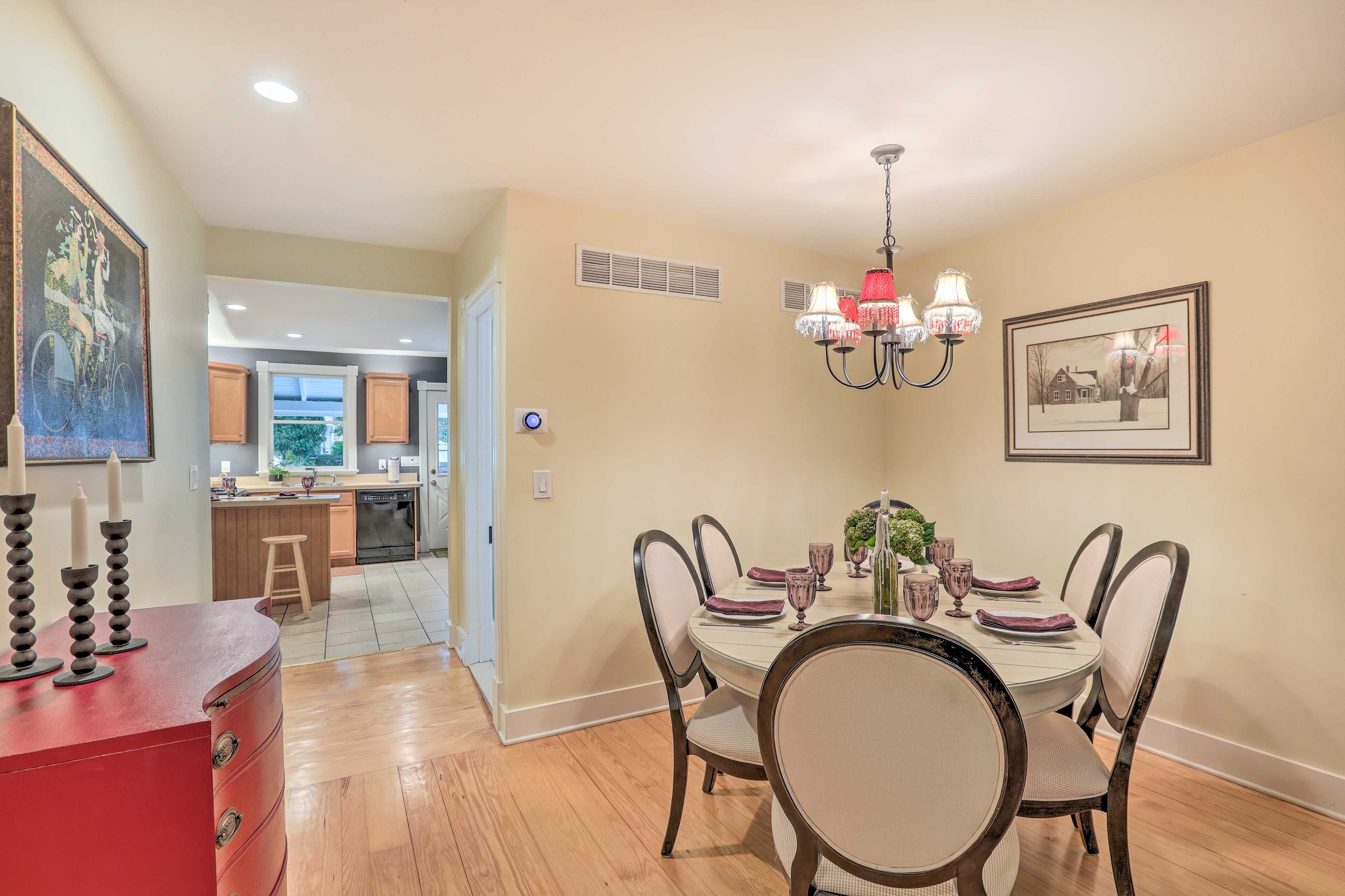 Dining Area | Dishware & Flatware Provided