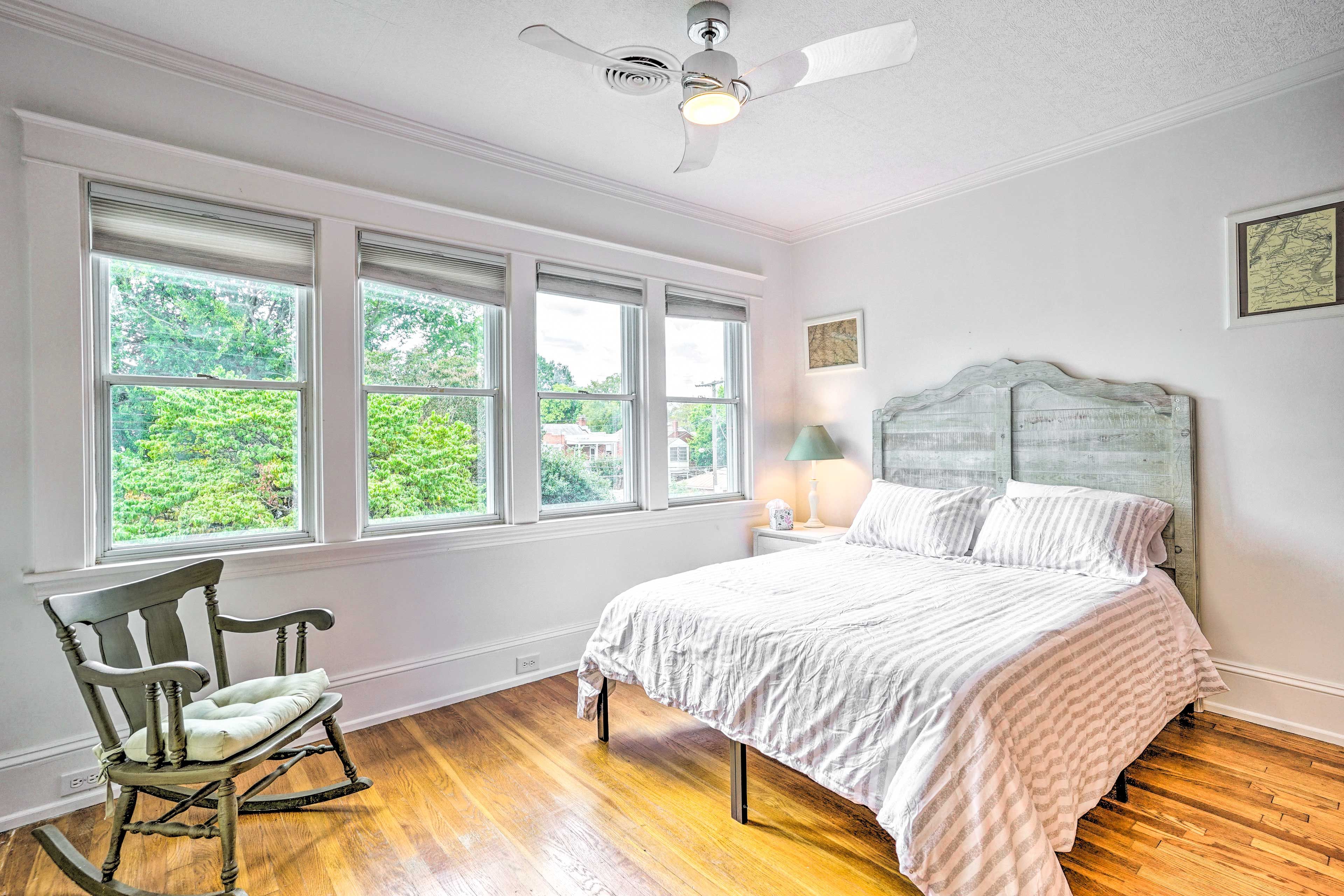 Bedroom 1 | Queen Bed | Linens & Towels