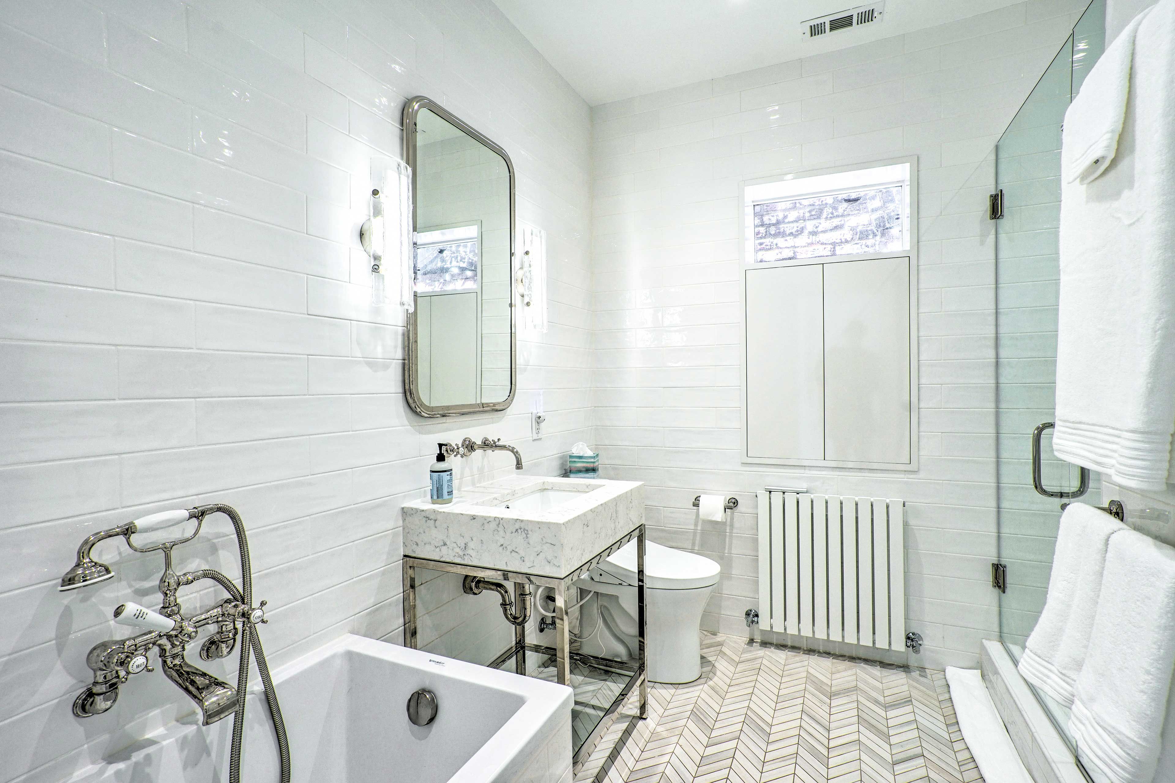 Full Bathroom | Complimentary Toiletries | Soaking Tub