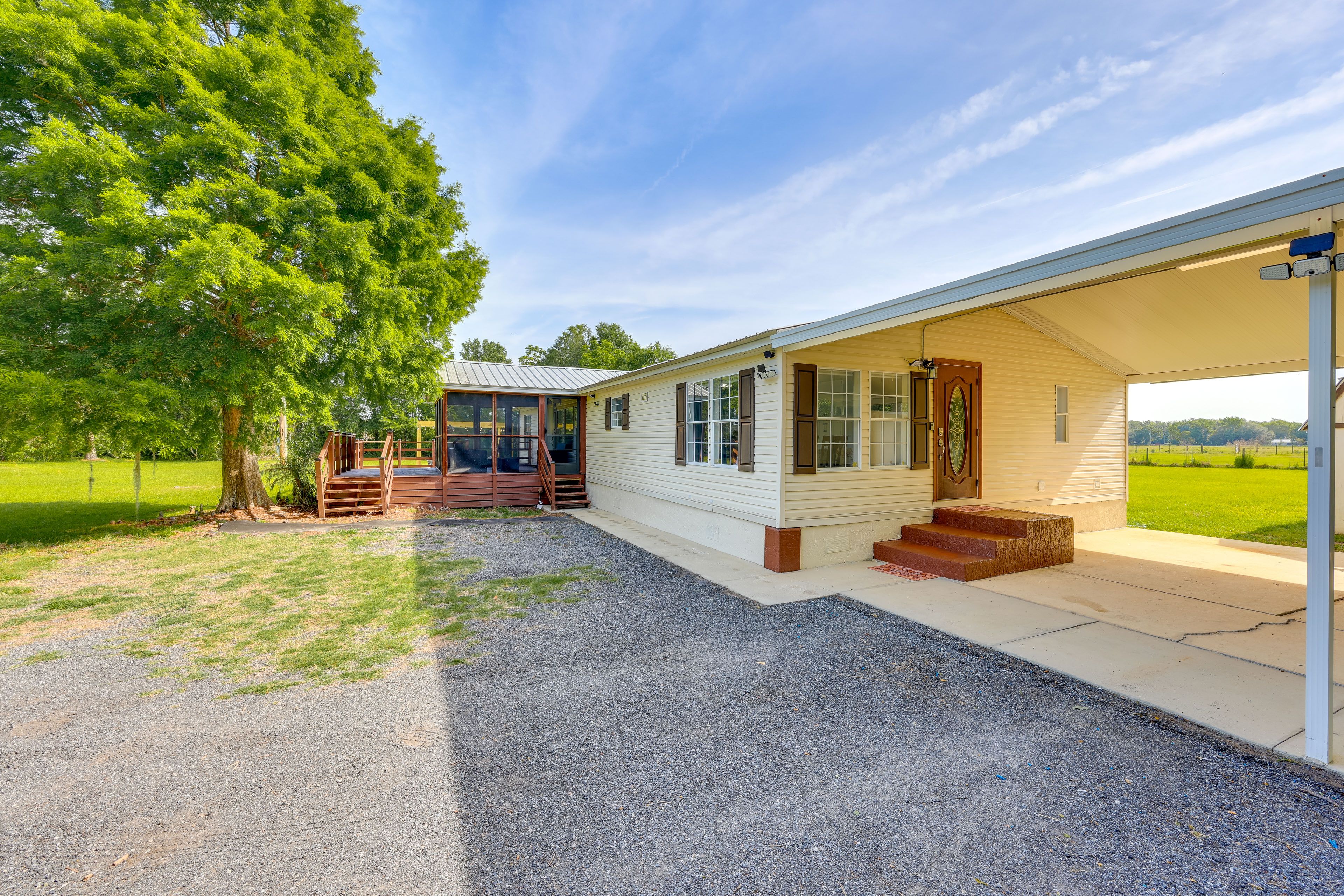 Home Exterior | Parking | Driveway (6 Vehicles)