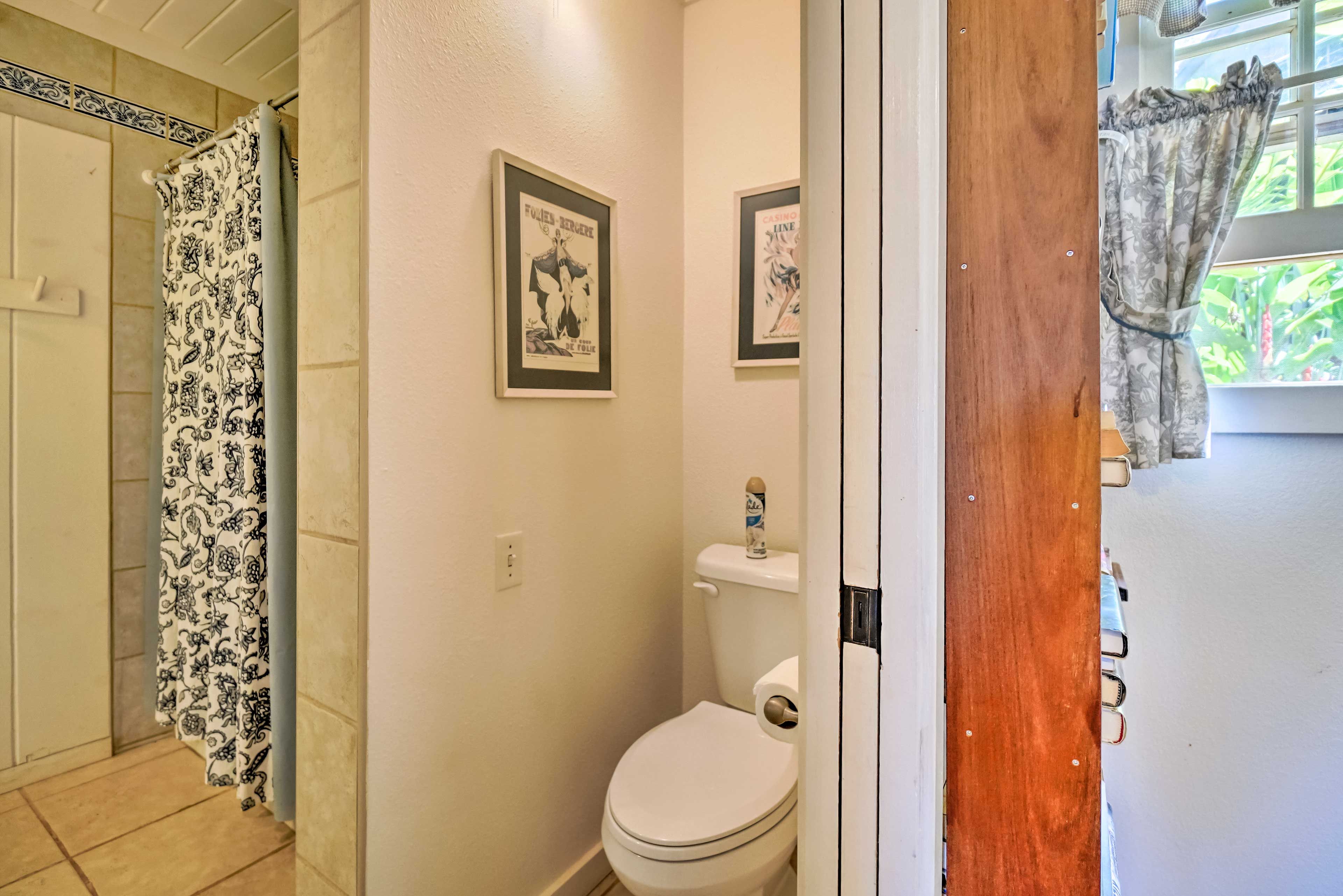 Bathroom | Complimentary Toiletries | Towels Provided | 1st Floor