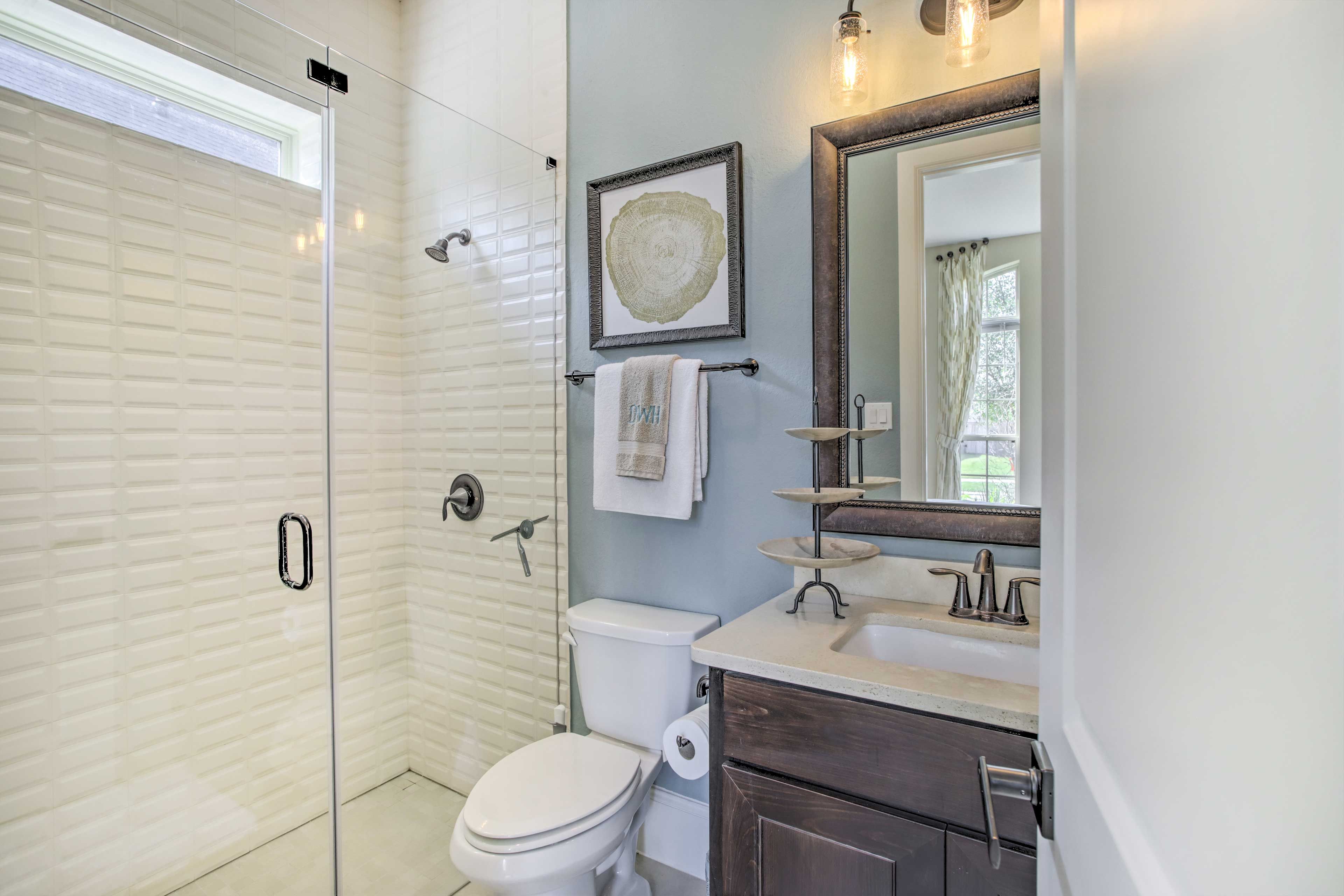 Full Bathroom | 1st Floor | Hair Dryer