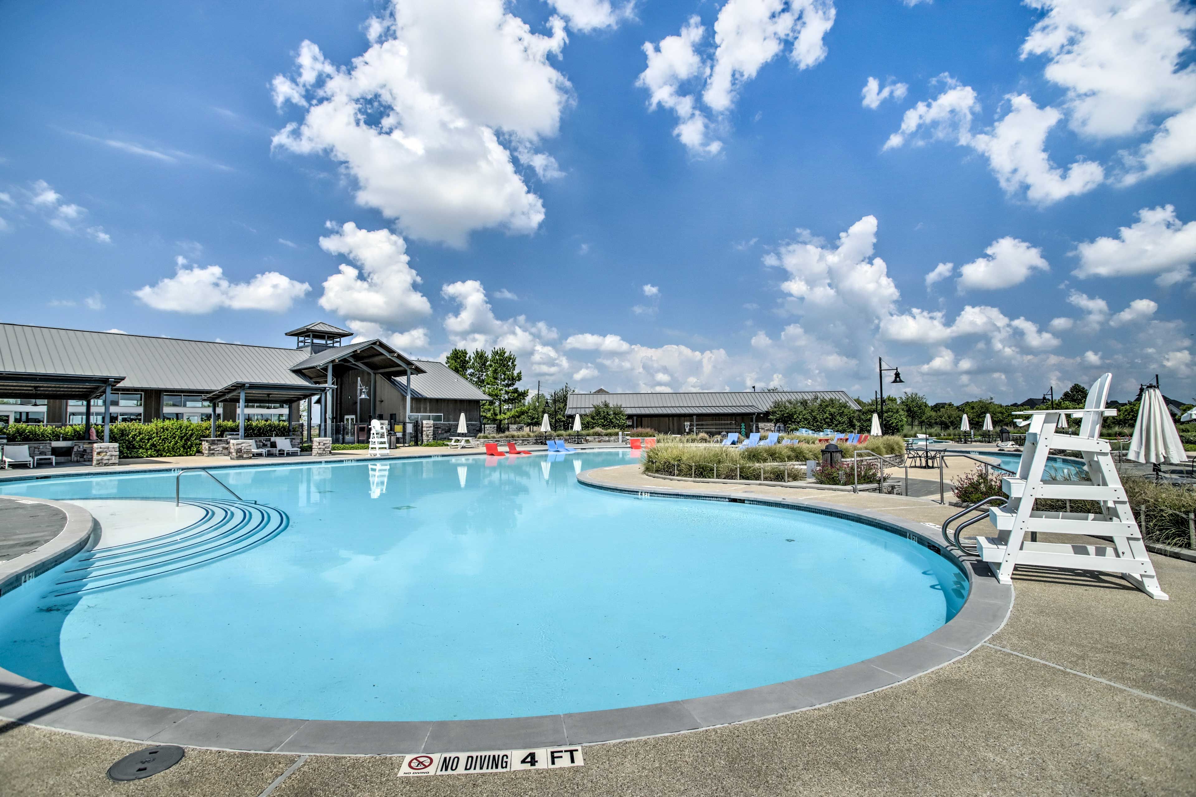 Community Amenities | Outdoor Pool