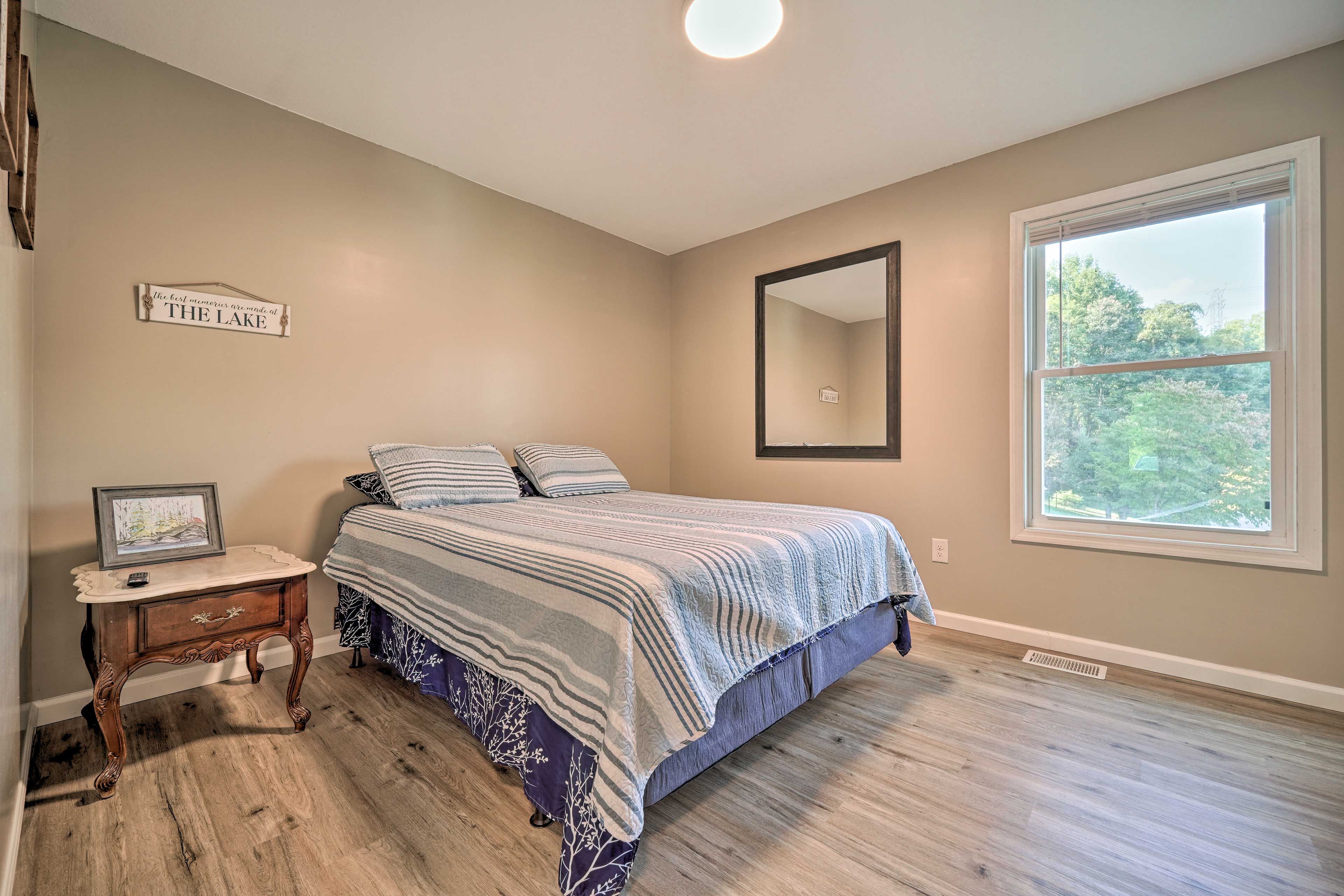 Bedroom 1 | Queen Bed | Linens Provided | Smart TV