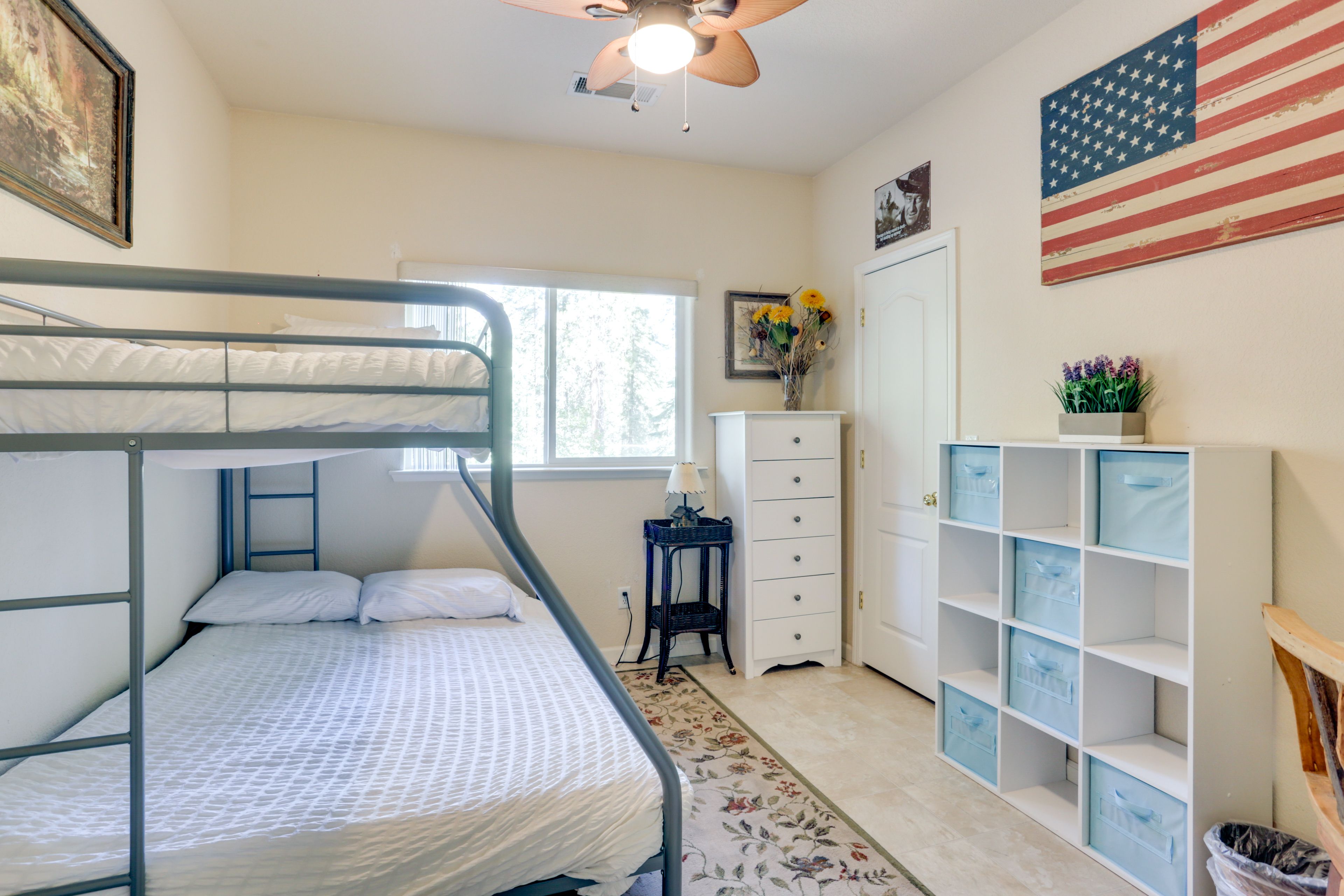 Bedroom 3 | Twin/Full Bunk Bed