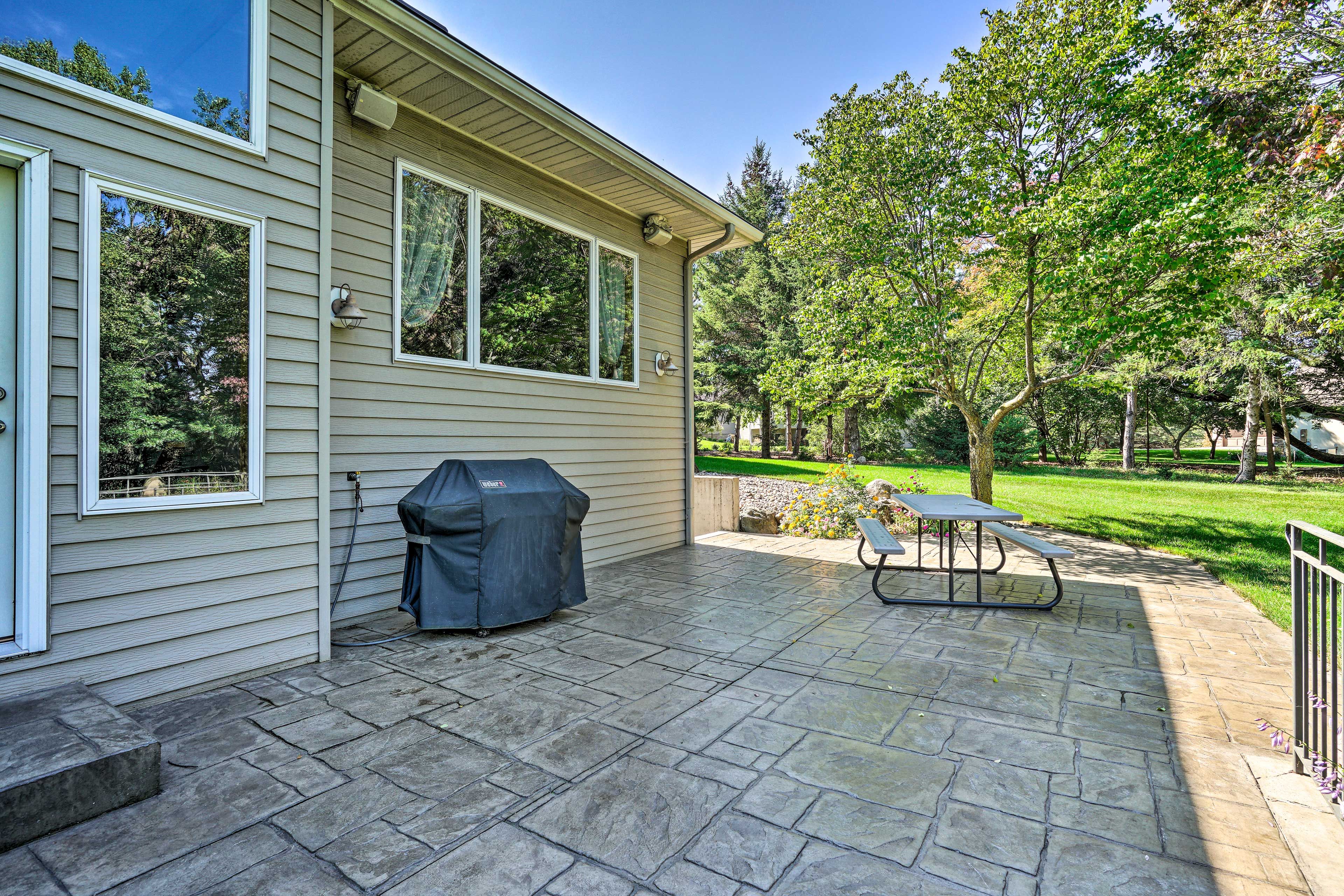 Patio | Gas Grill (Seasonal)