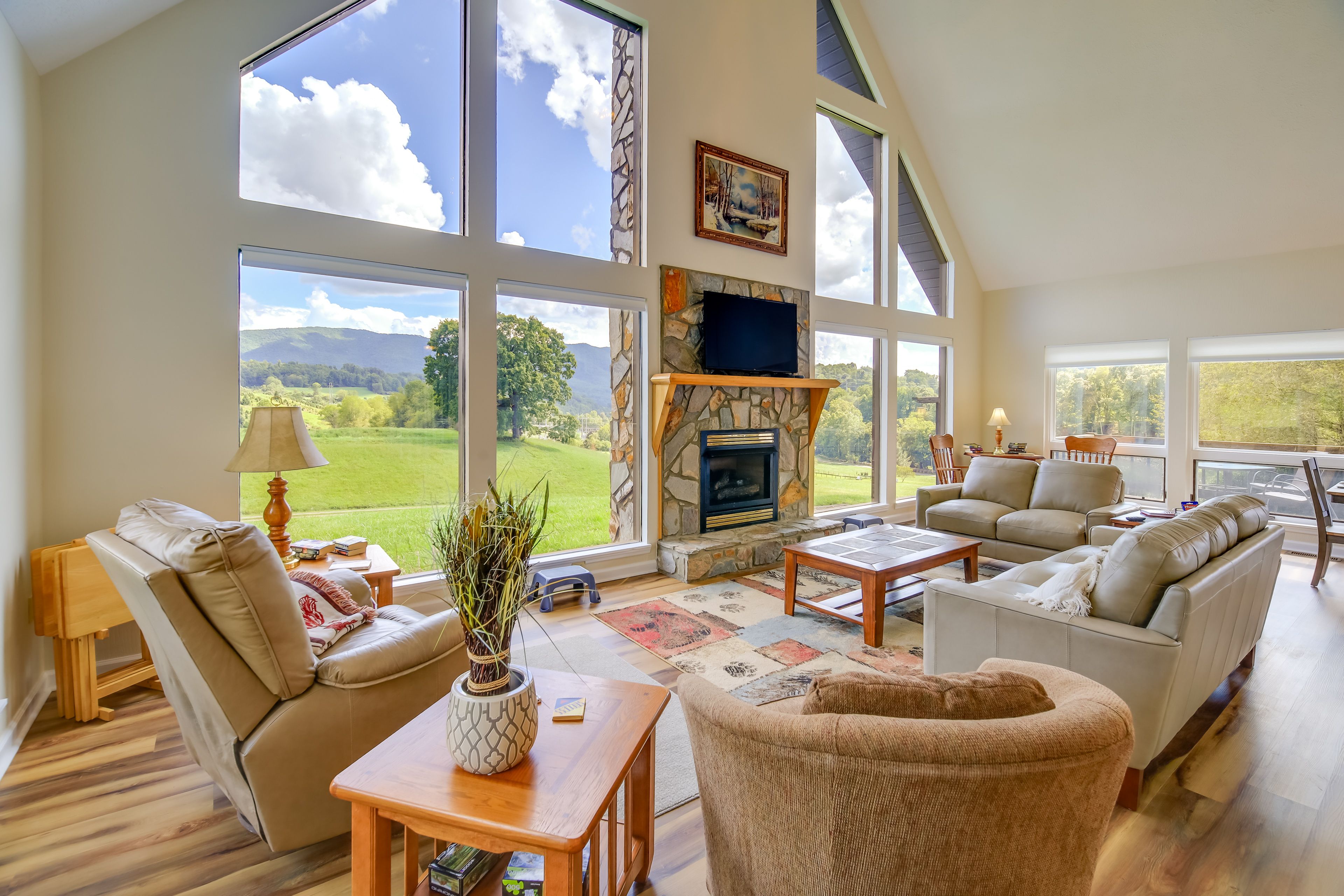 Living Room | Free WiFi | Central A/C & Heating | Washer & Dryer