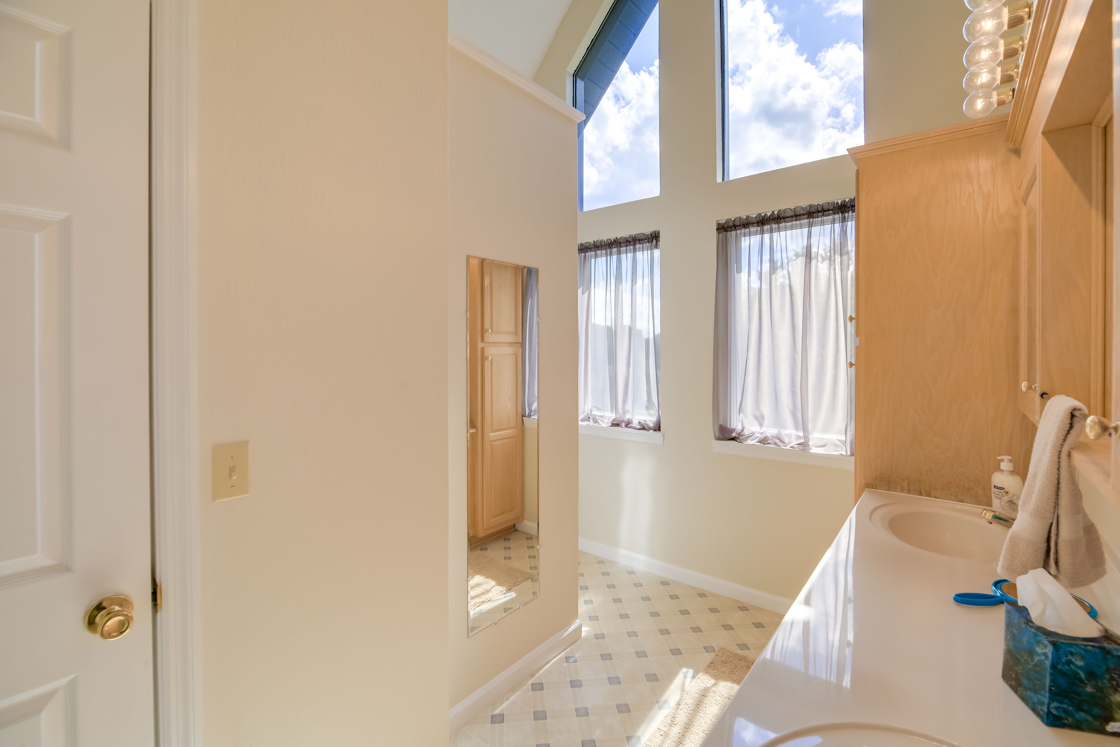 En-Suite Bathroom | 2nd Floor | Towels Provided | Complimentary Toiletries