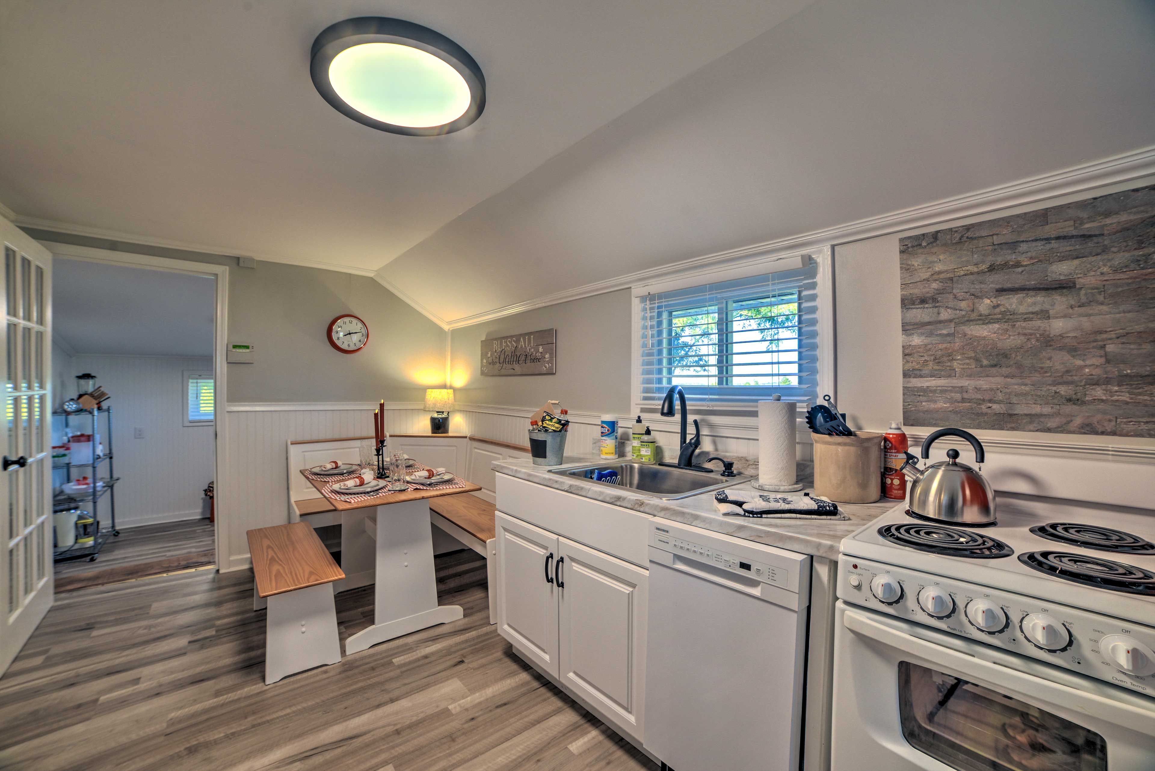 Kitchen | Cooking Basics | Coffee Maker | Paper Towels/Trash Bags Provided