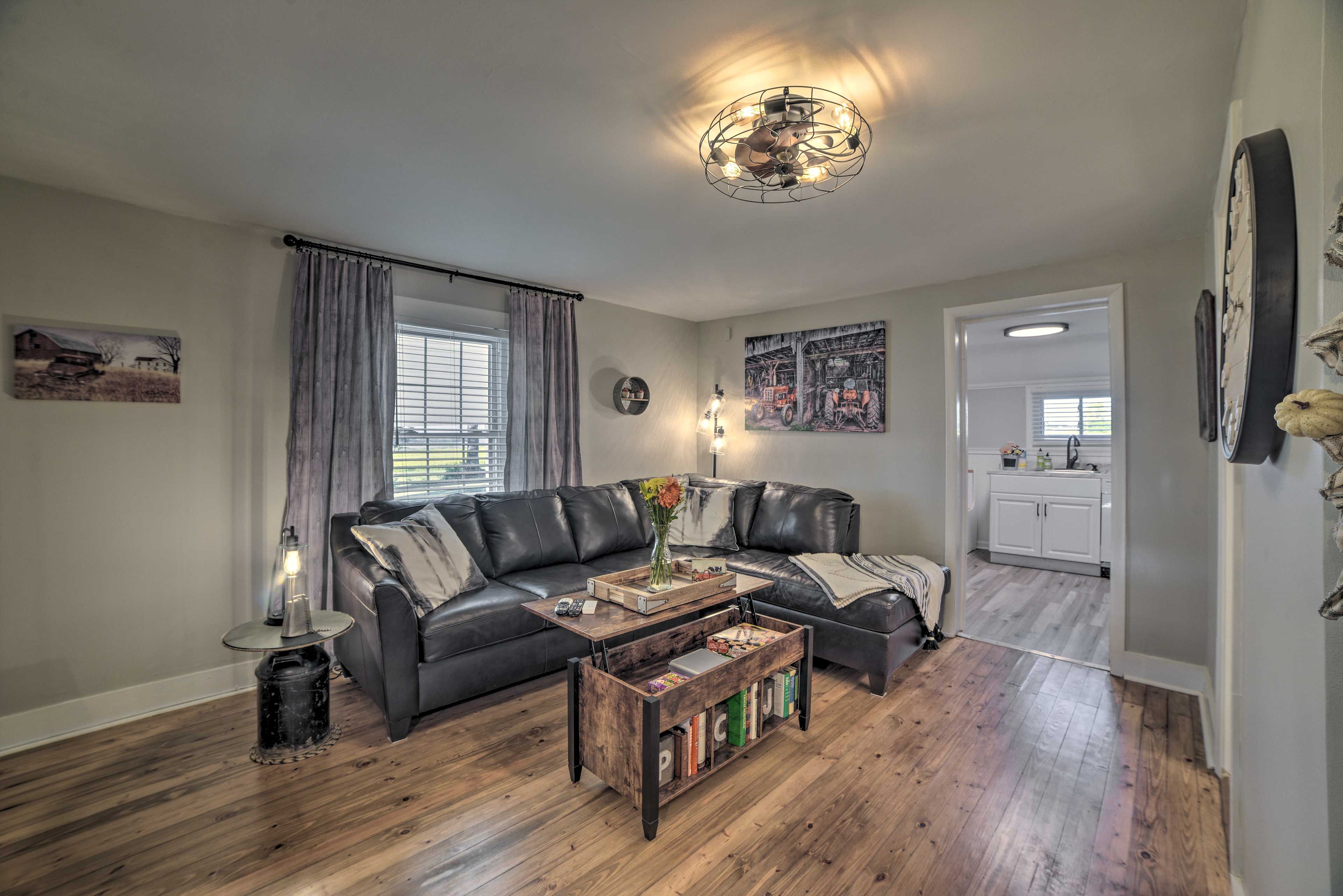 Living Room | Free WiFi | Air Conditioning | Smart TV