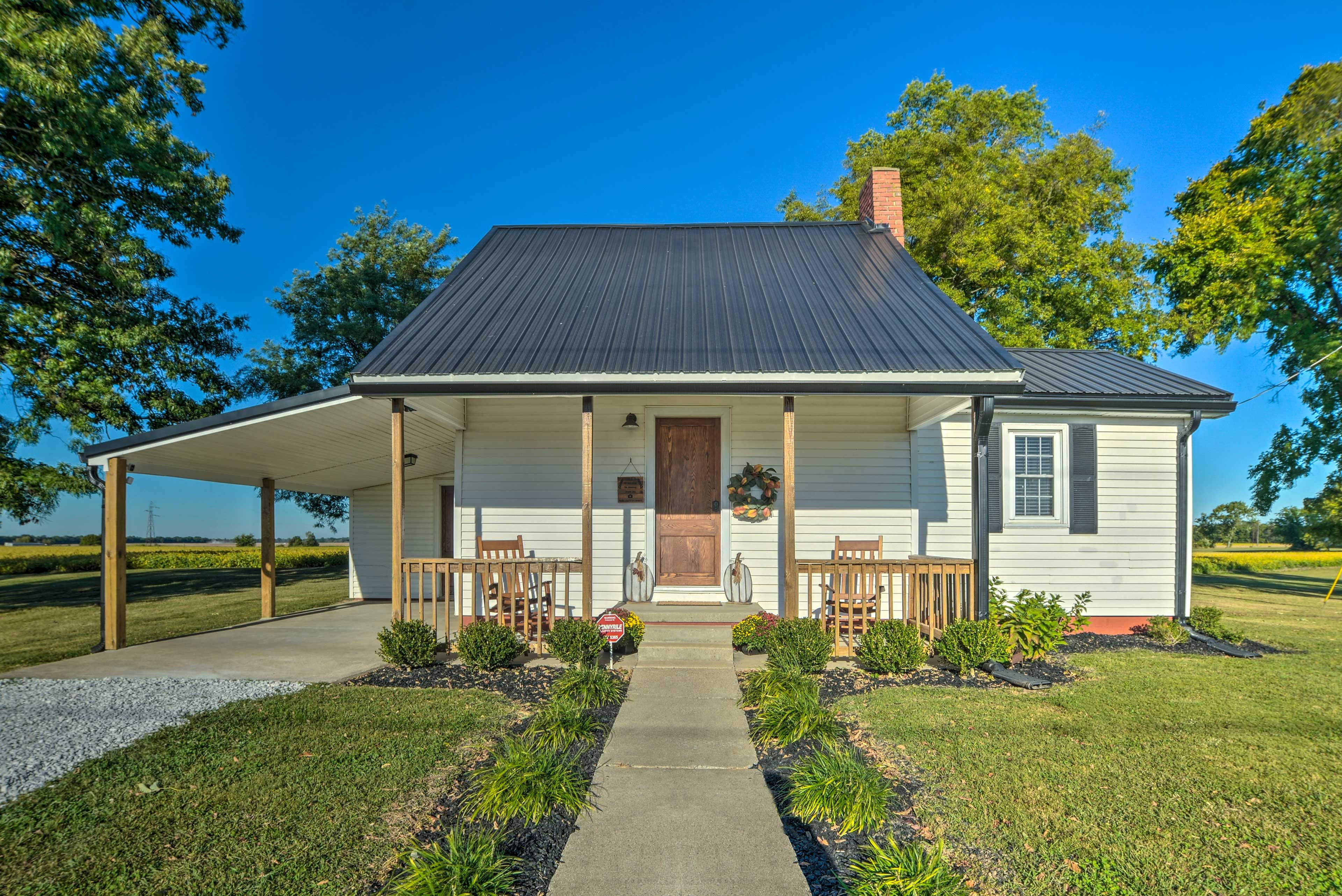 Pembroke Vacation Rental | 2BR | 1BA | 1,000 Sq Ft | Steps Required