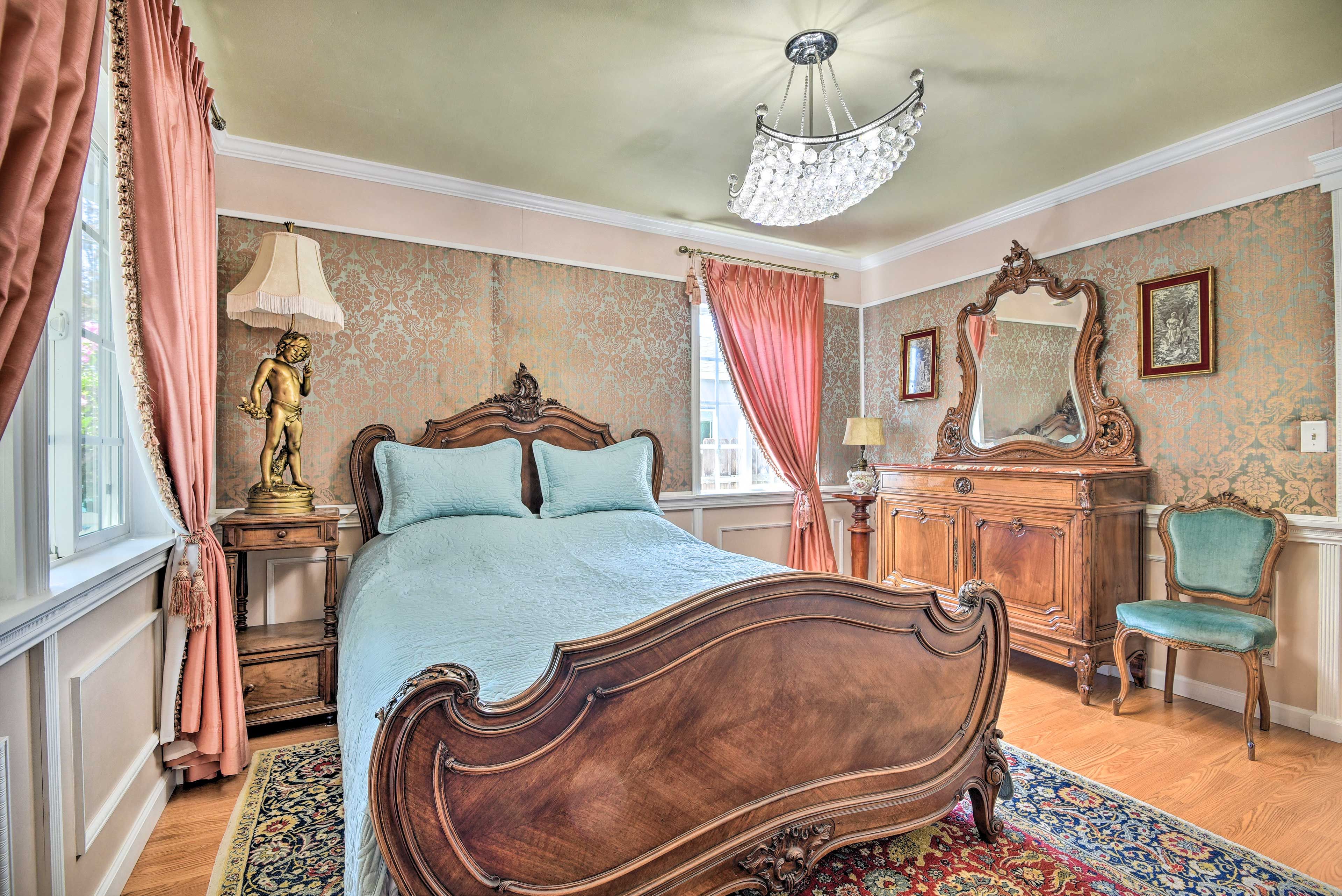 Bedroom | Queen Bed | Sleeper Sofa | Walk-In Closet