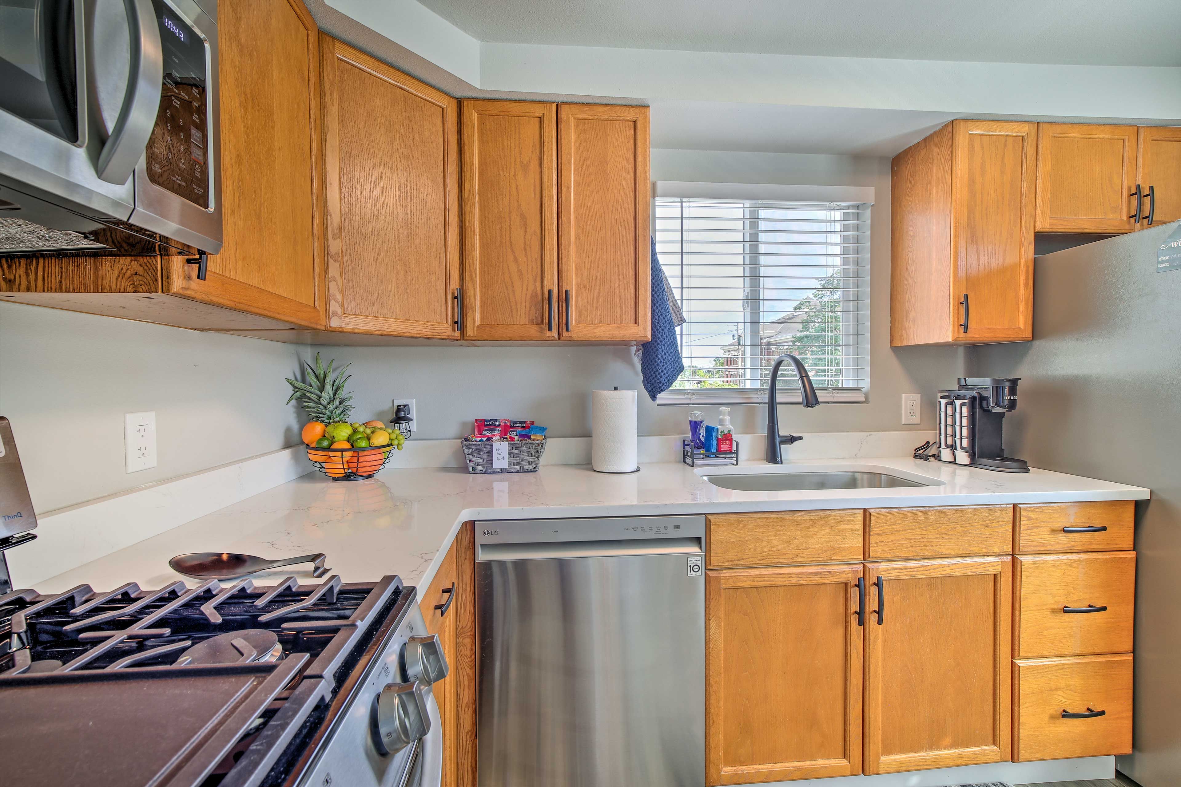 Kitchen | Keurig Coffee Maker (Coffee & Tea Provided)