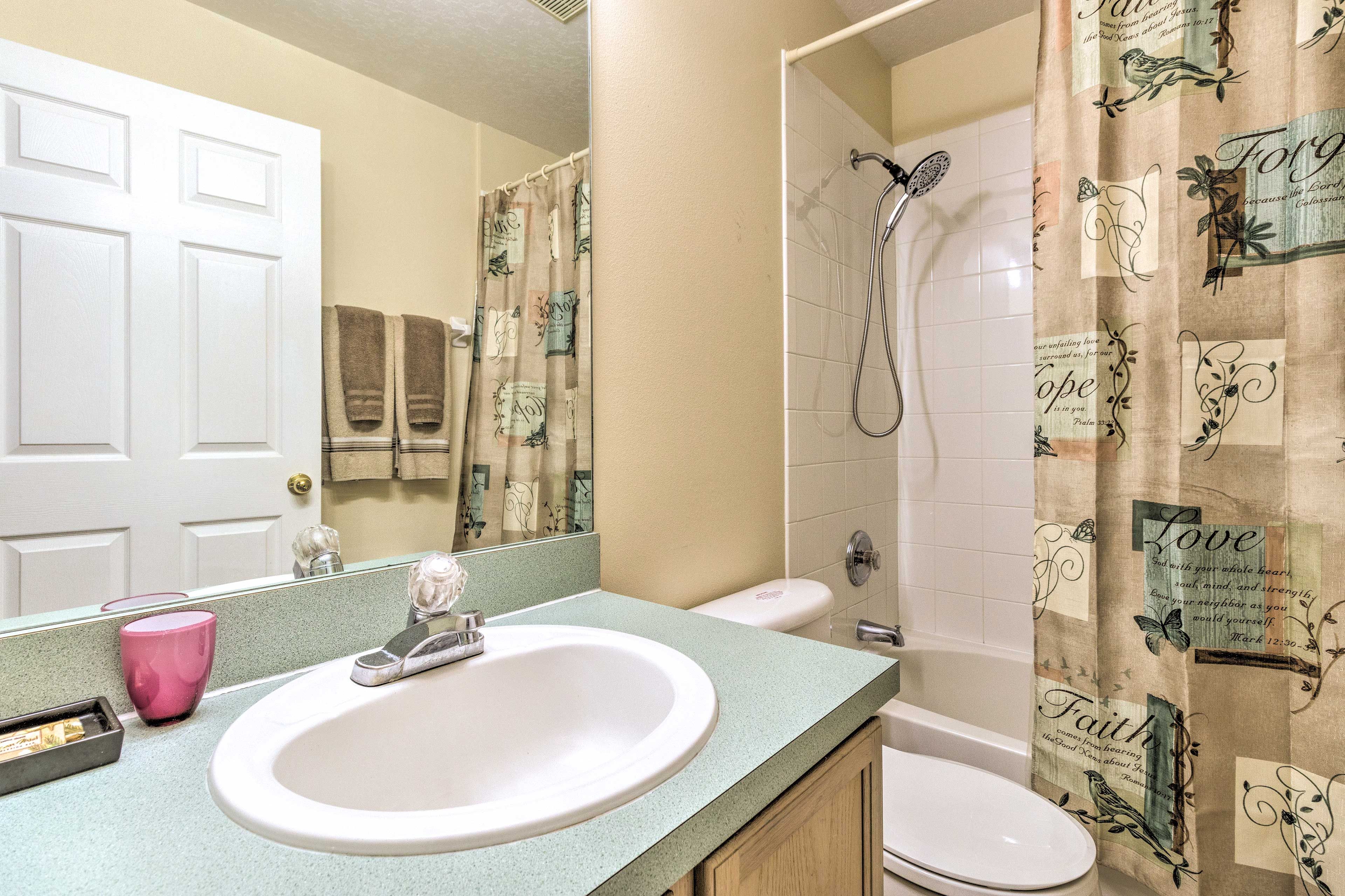 Full Bathroom | Complimentary Toiletries