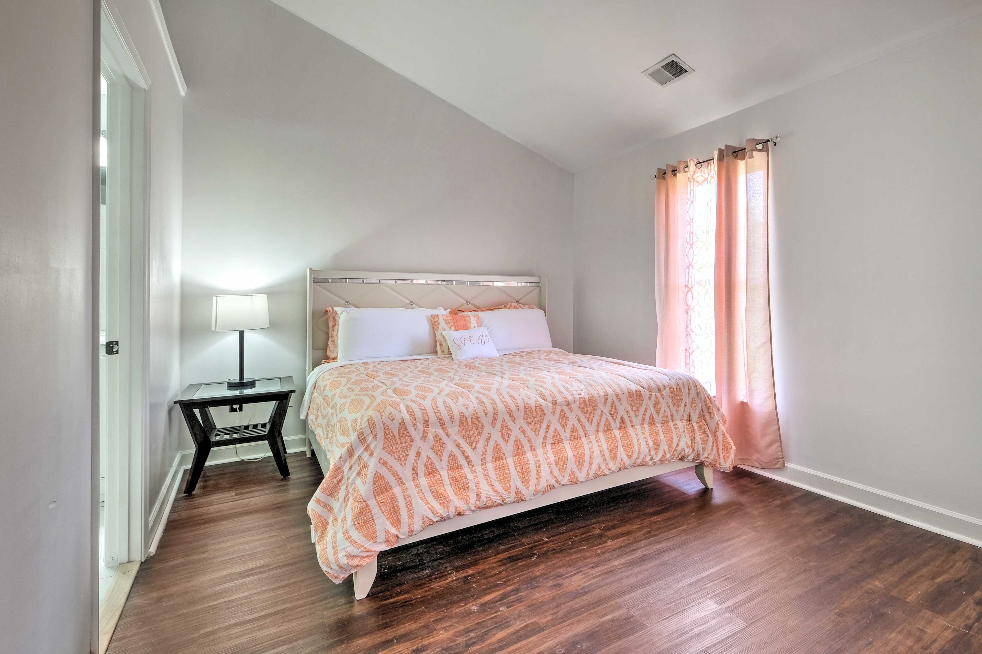 Bedroom 1 | 2nd Floor | King Bed | En-Suite Bathroom