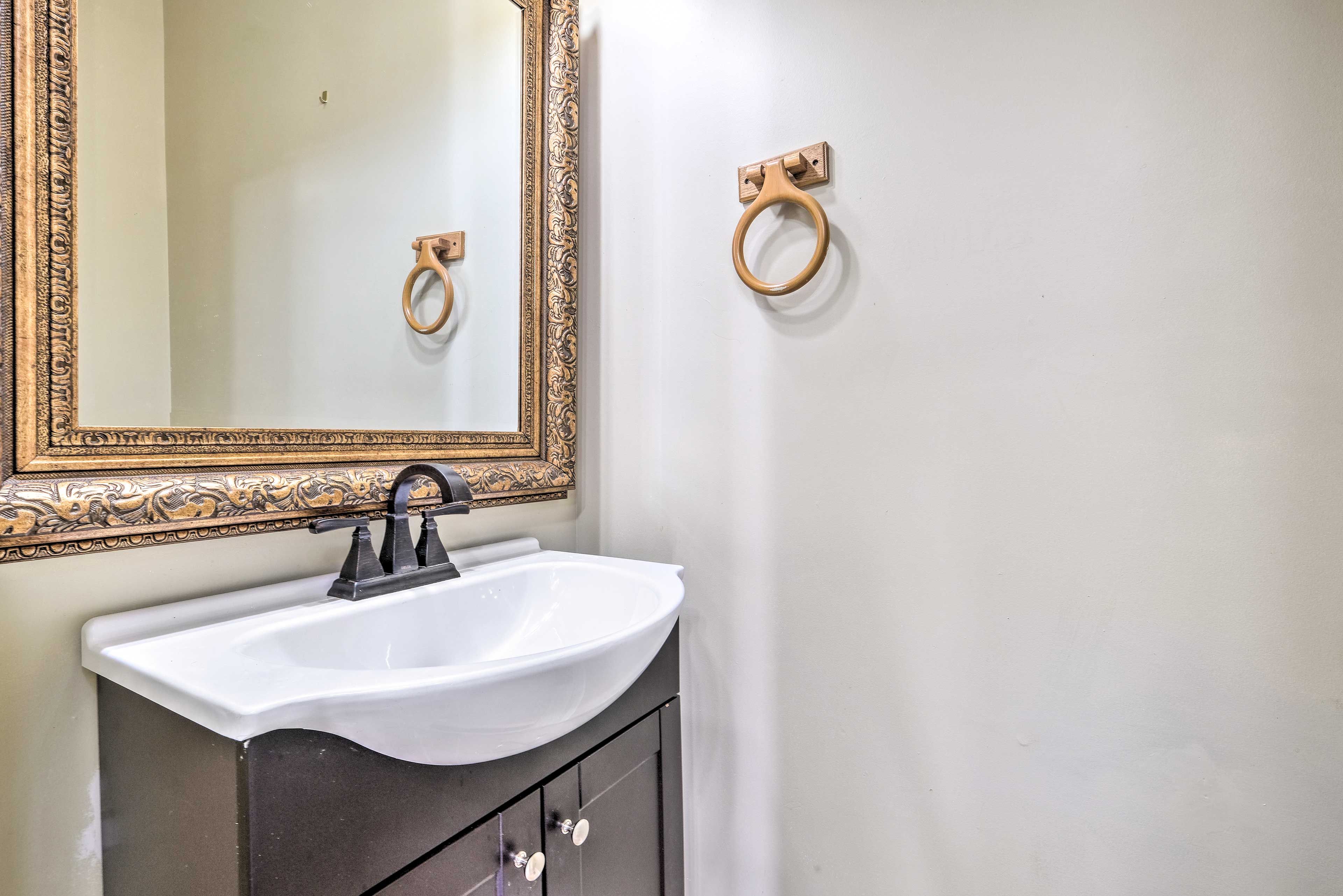 Half Bathroom | 1st Floor | Complimentary Toiletries