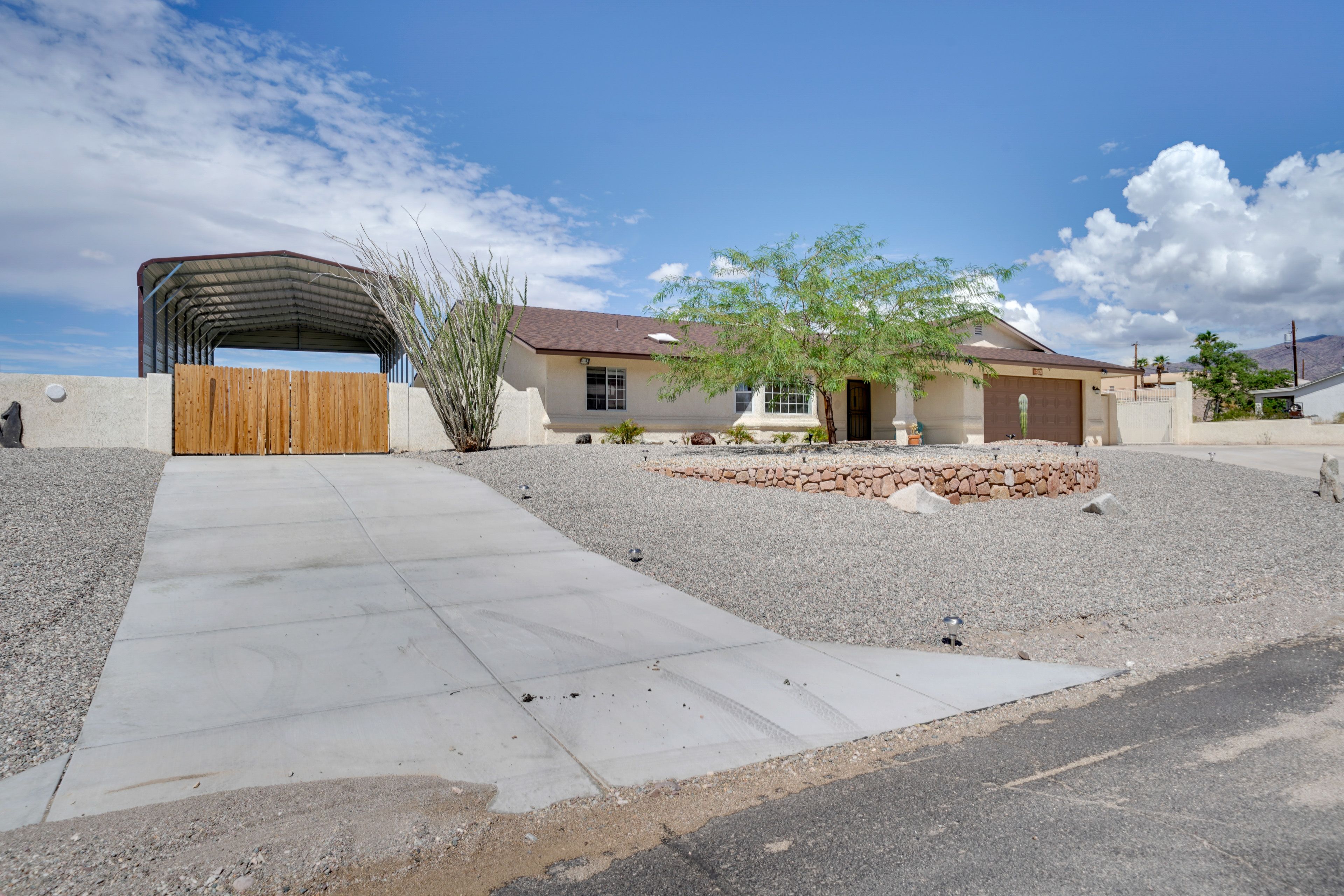 Parking | Garage (2 Vehicles) | Driveway (2 Vehicles) | RV/Trailer