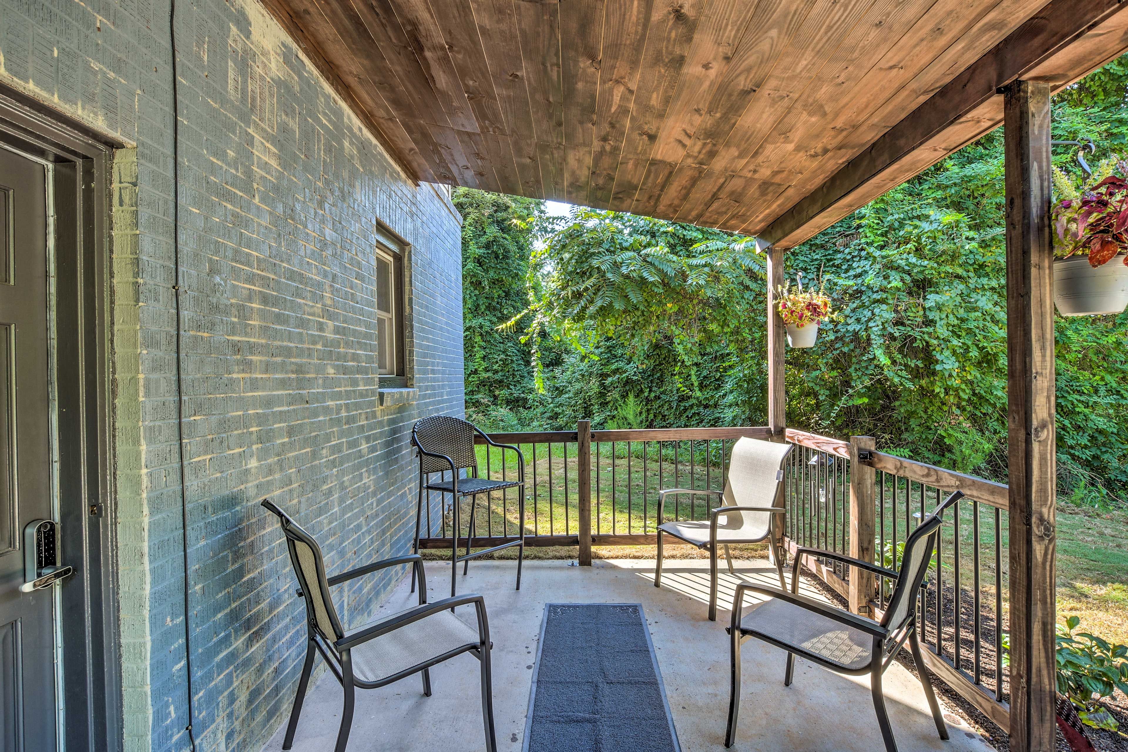 Covered Patio | Gas Grill