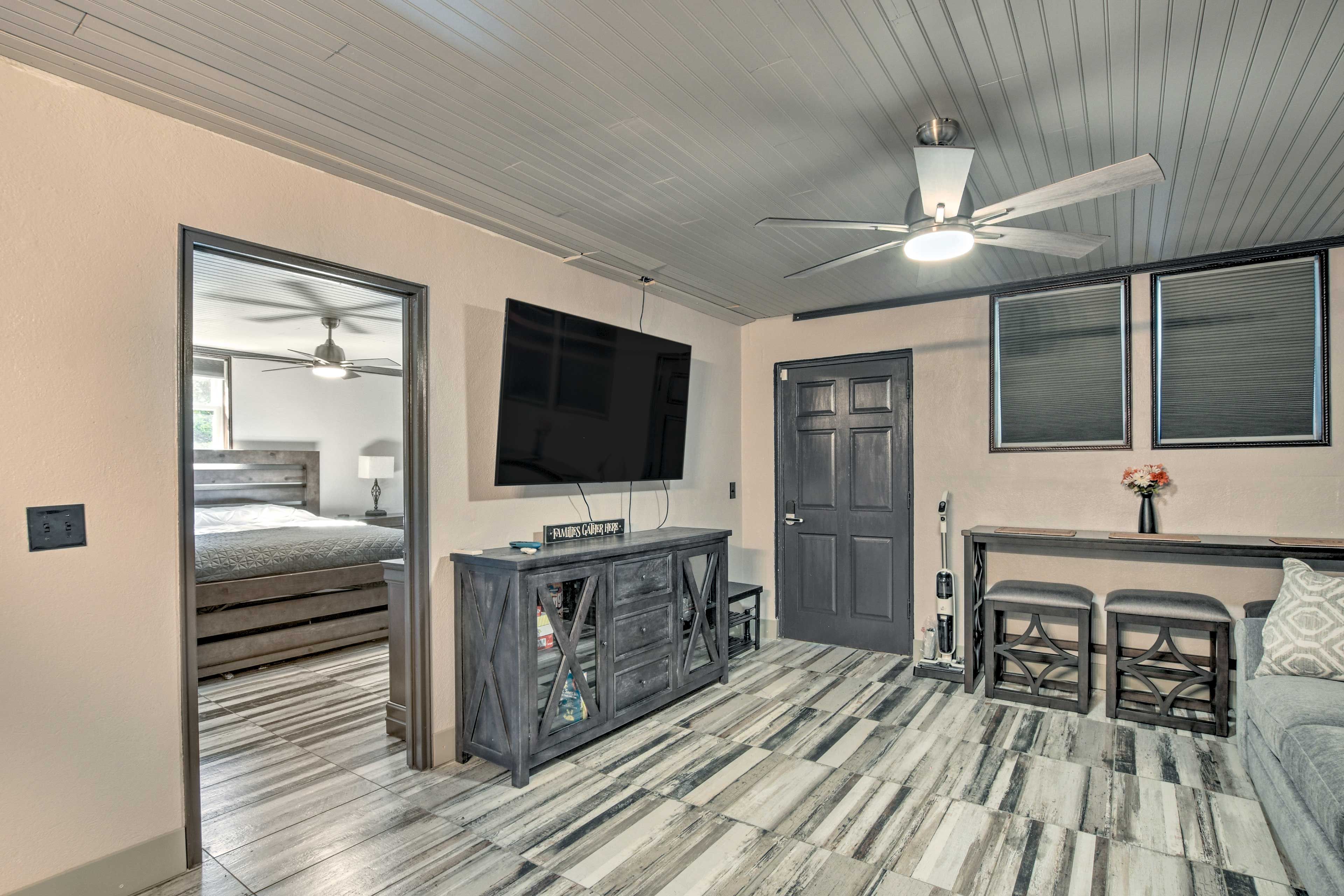 Living Room | Free WiFi | Central Heating & A/C | Queen Sleeper Sofa