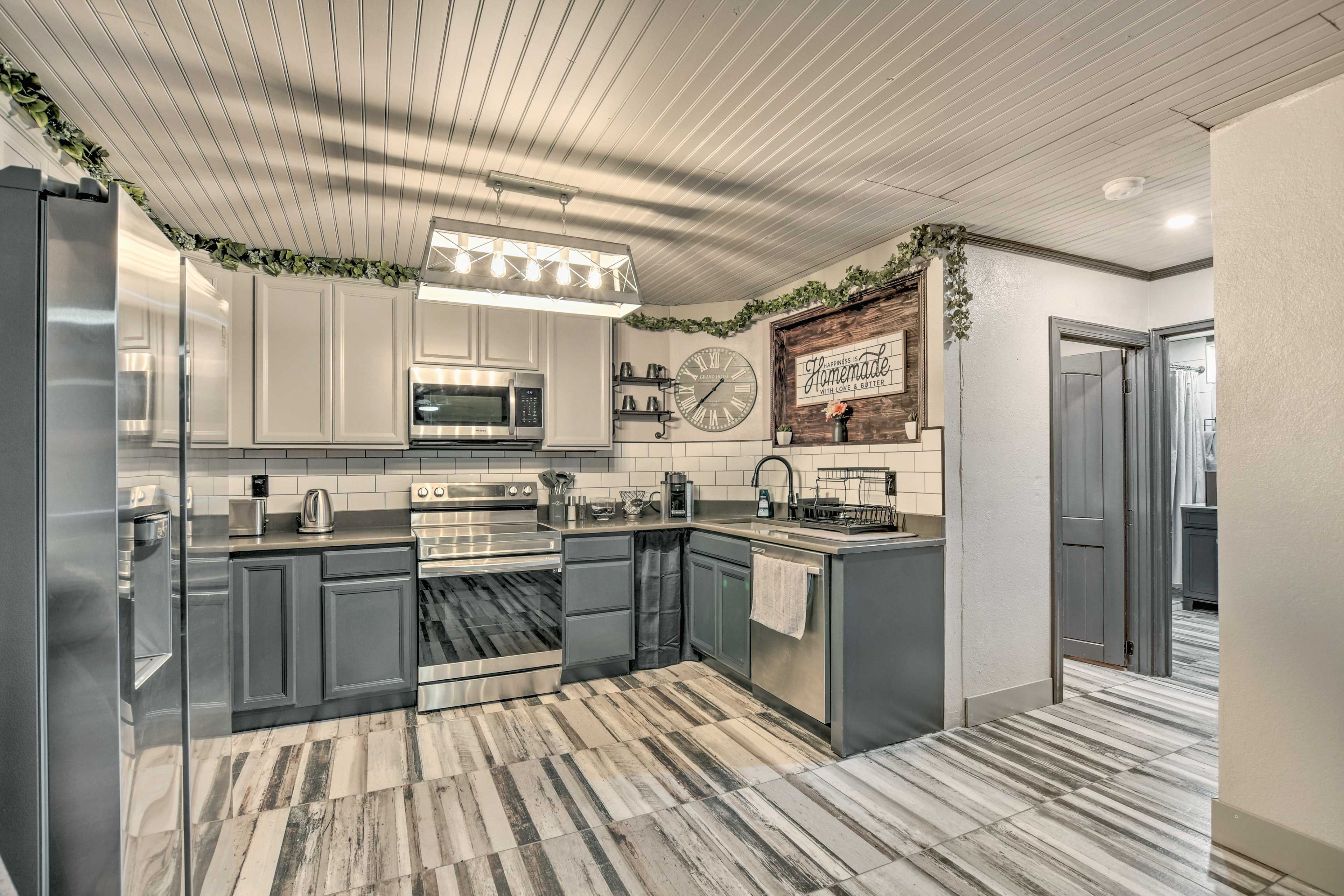 Kitchen | Nespresso Coffee Maker | Blender | Crockpot | Electric Kettle