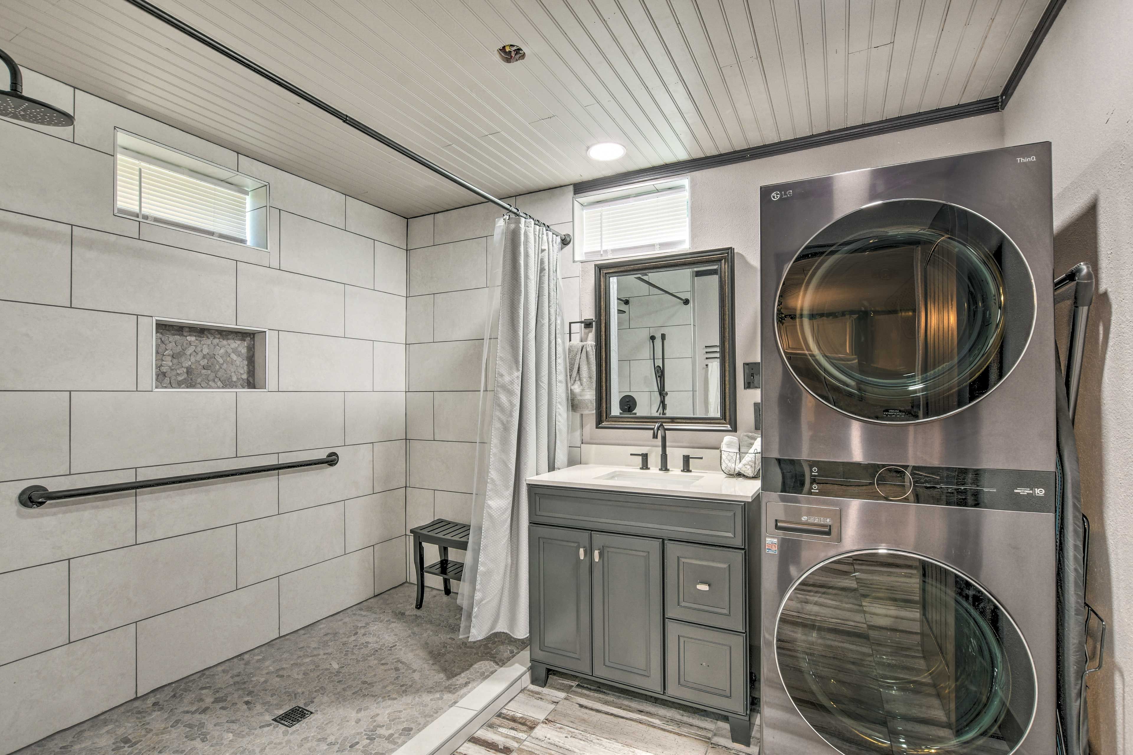 Full Bathroom | Complimentary Toiletries | Laundry Area | Laundry Detergent
