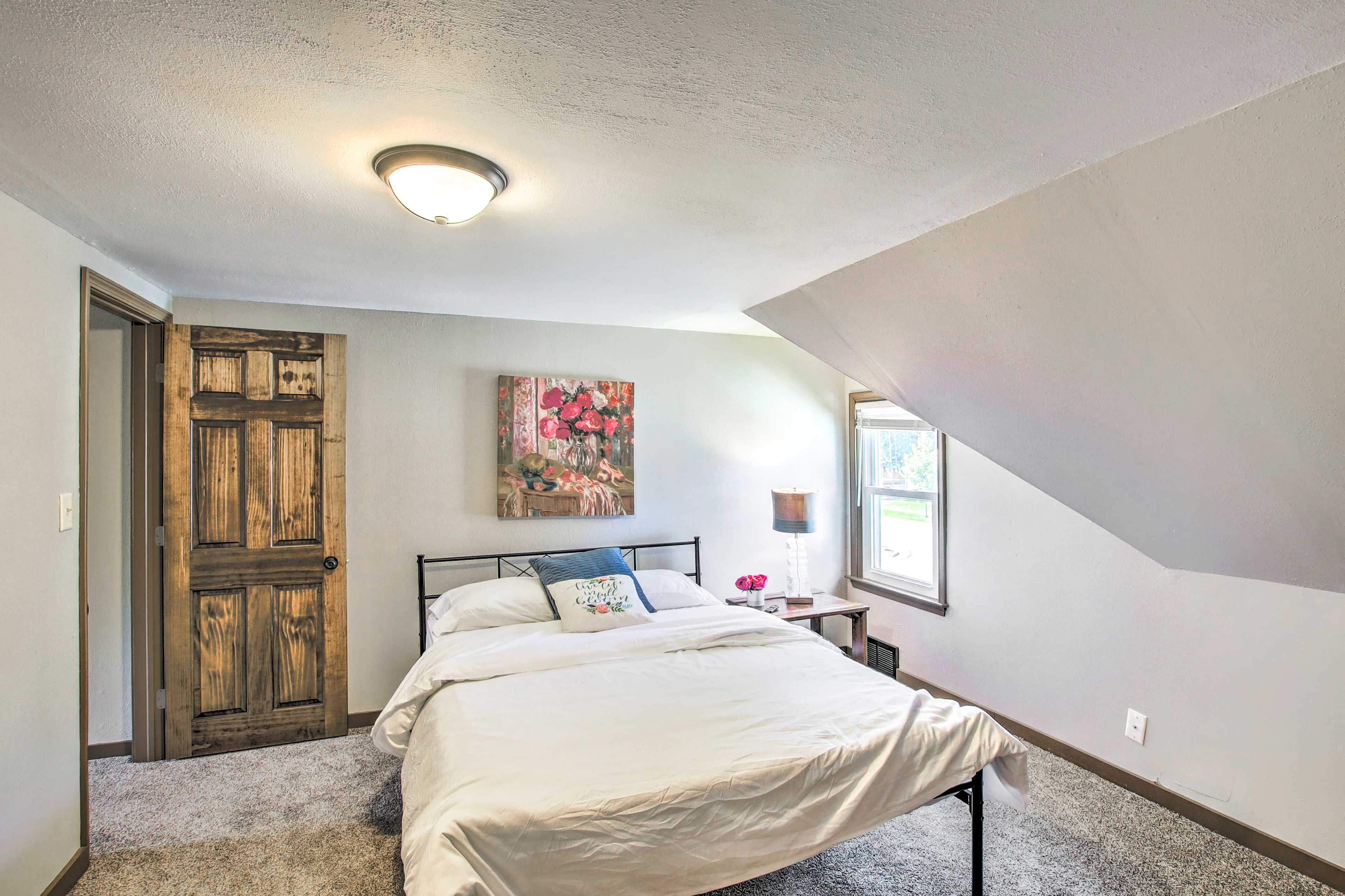 Bedroom 1 | Queen Bed | Linens Provided