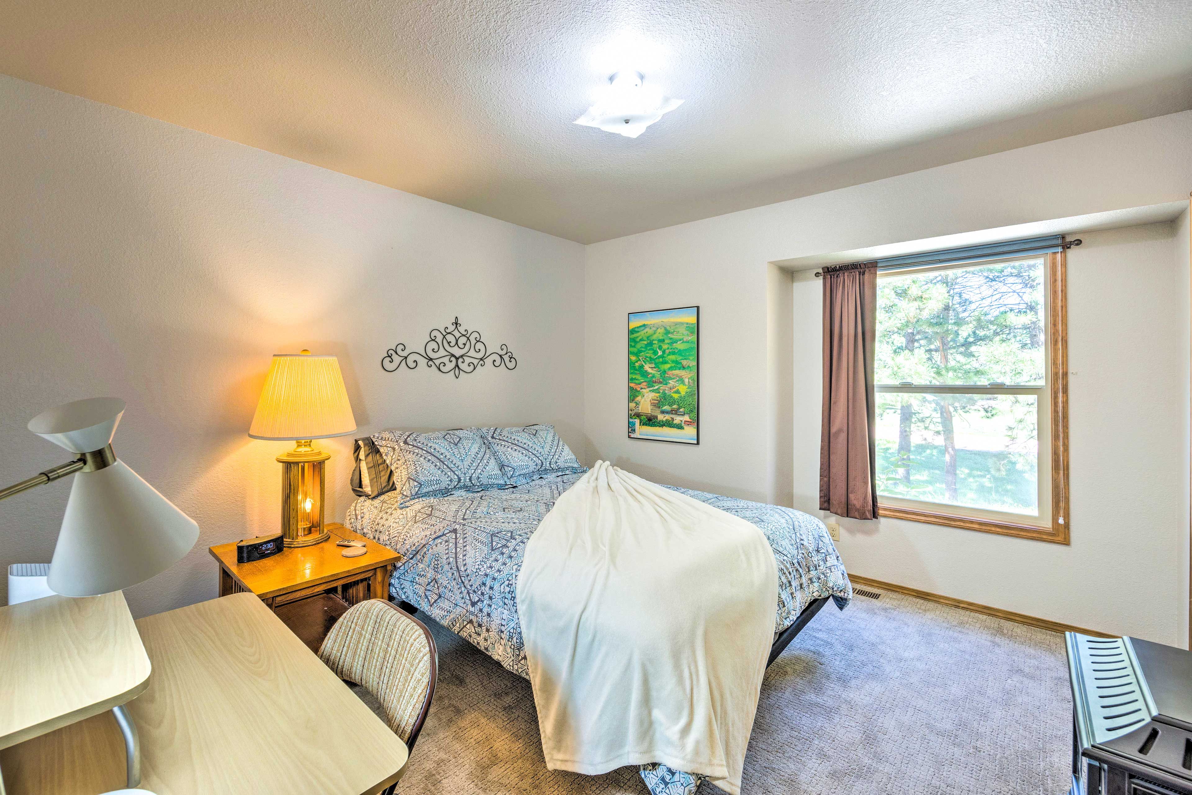 Bedroom 3 | Full Bed | WFH Desk