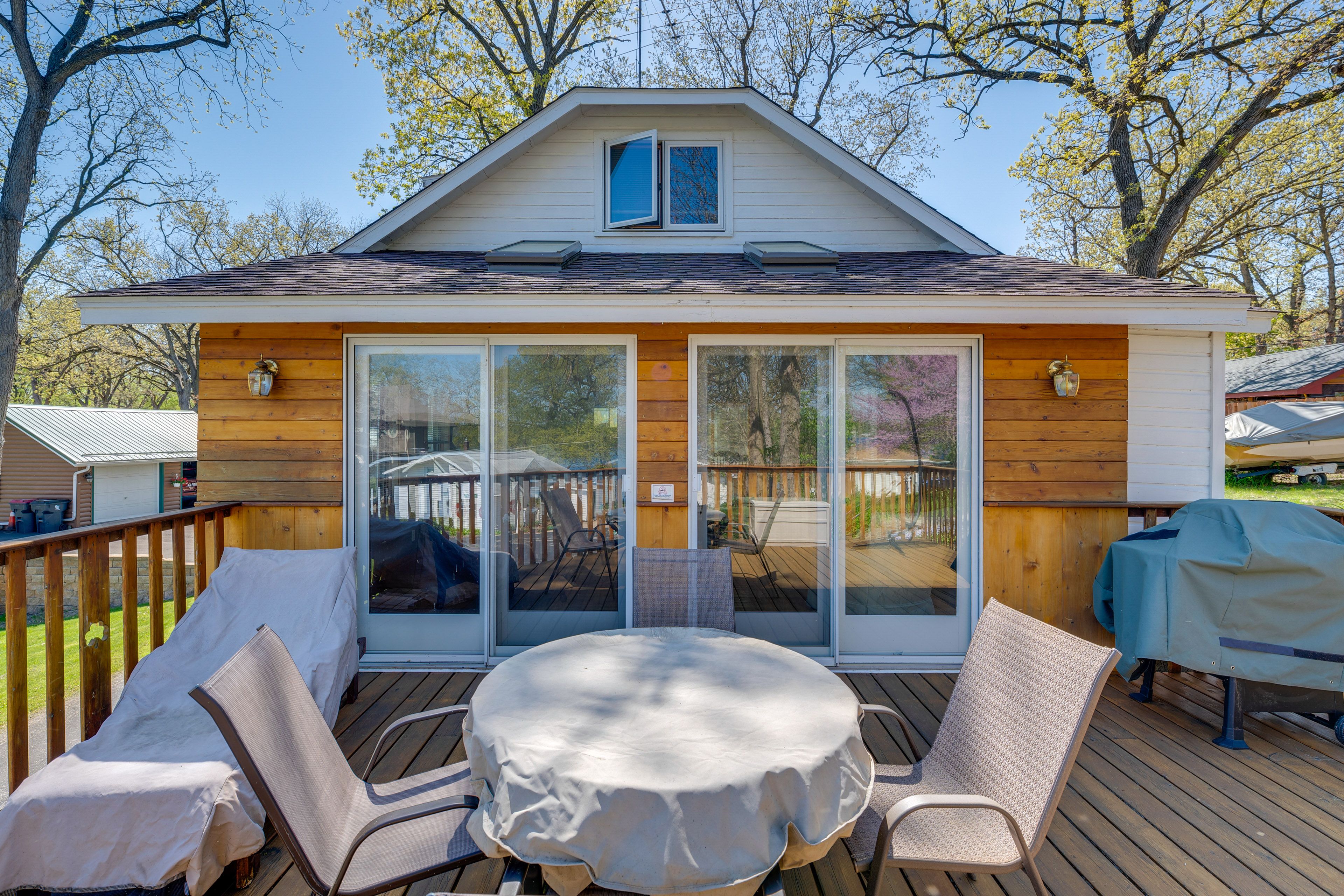Deck | Outdoor Dining