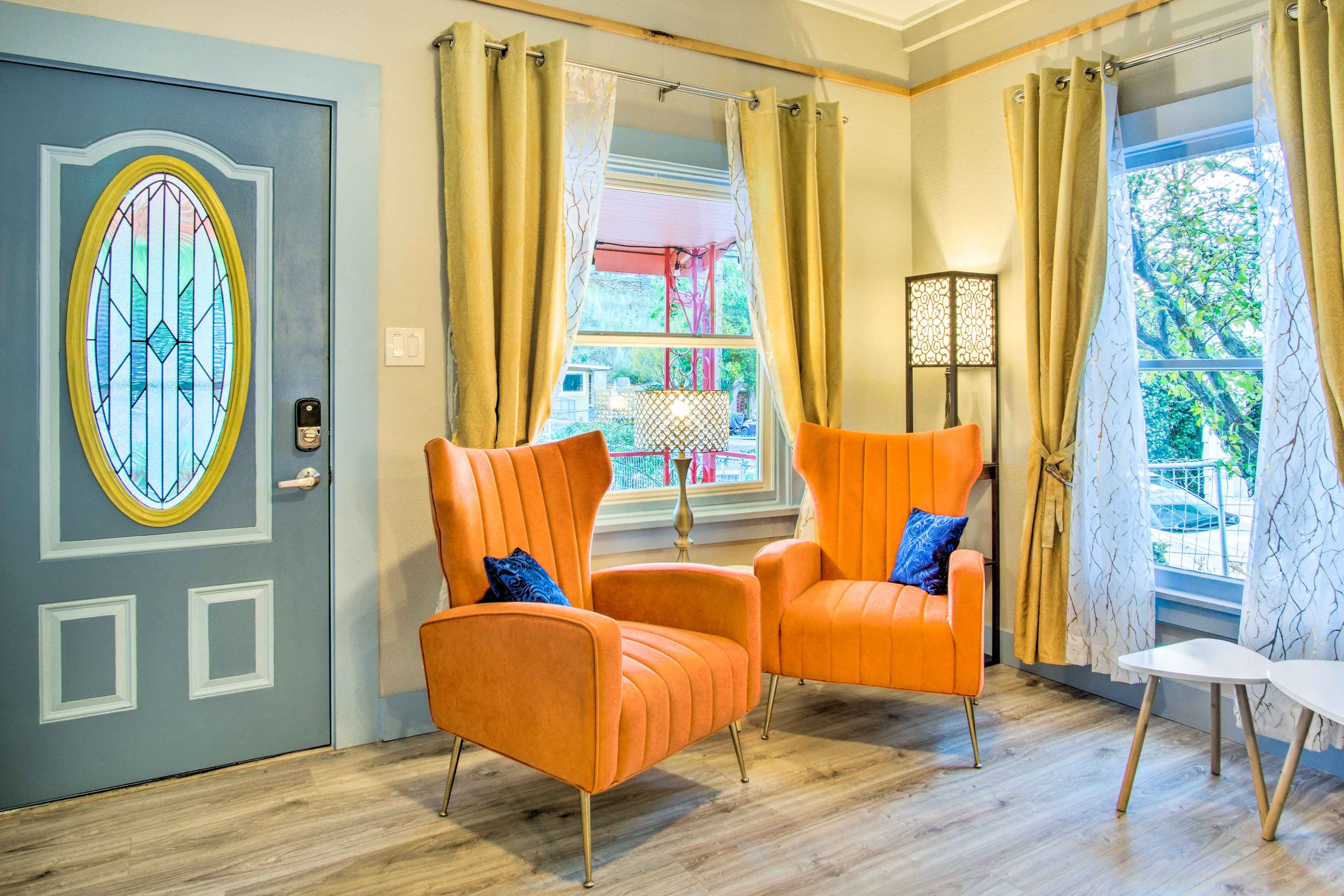 Living Room | Smart TV | Board Games