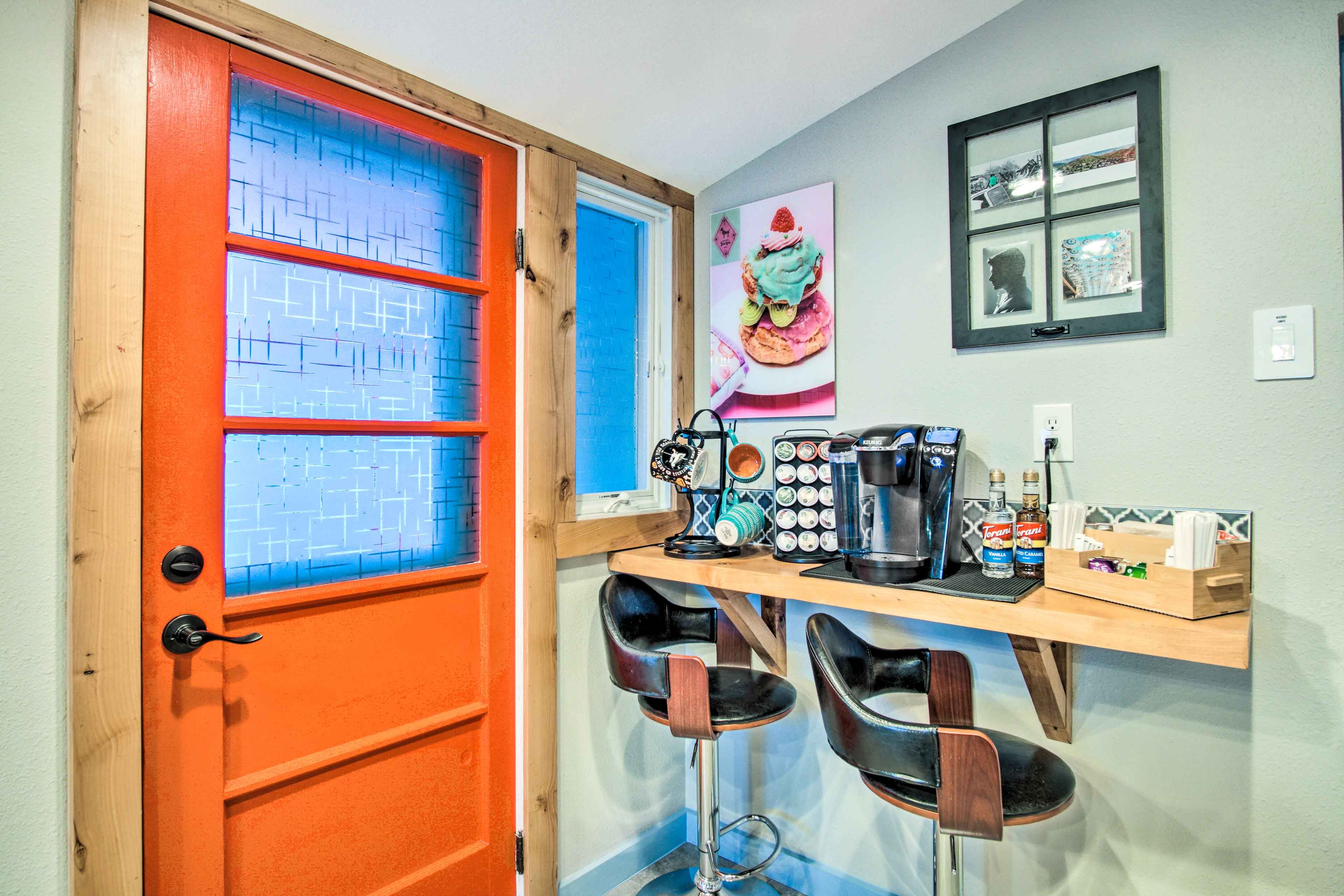 Kitchen | Complimentary Tea & Coffee | Toaster | Blender | Crockpot