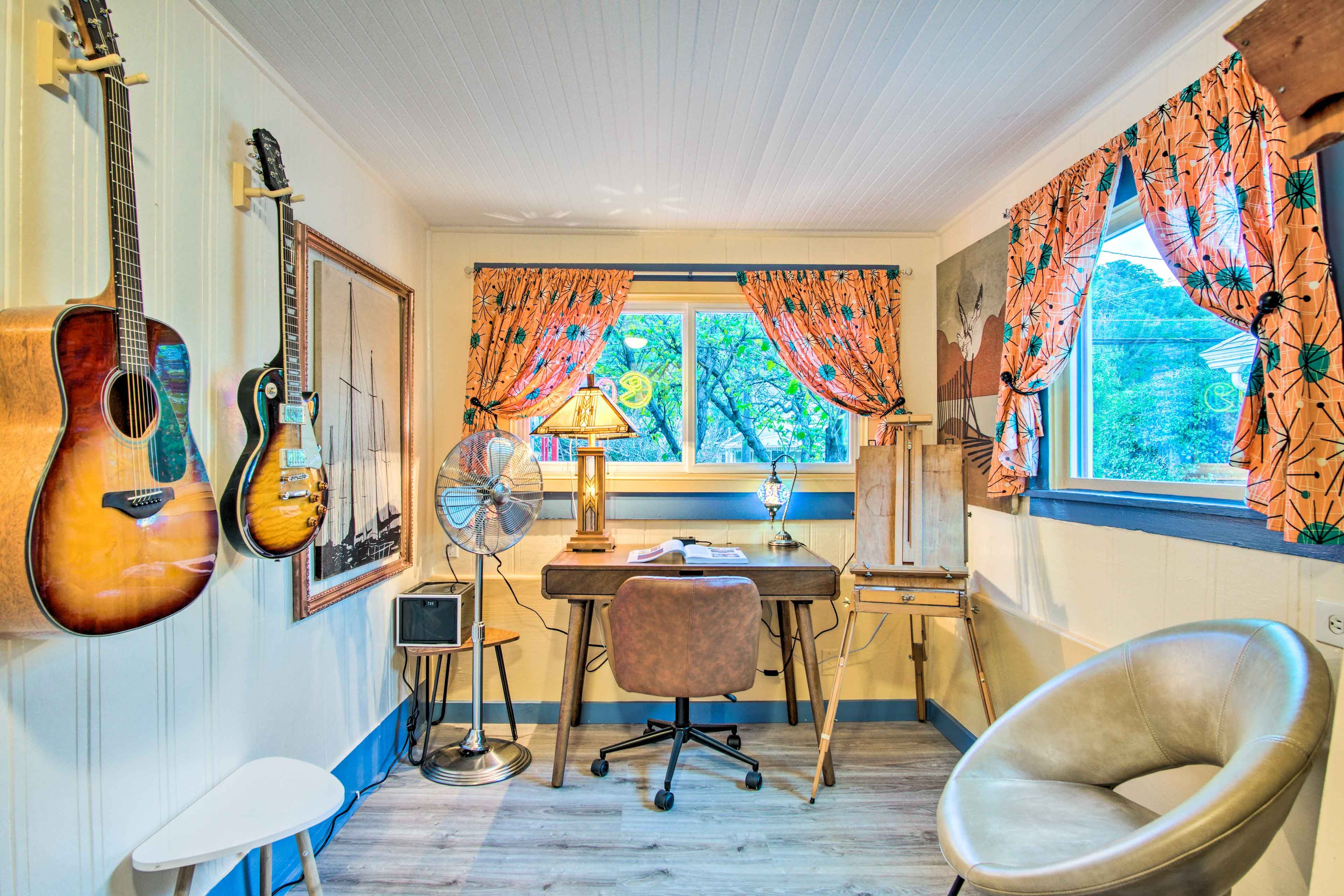 Office | Free WiFi | Central A/C & Heating