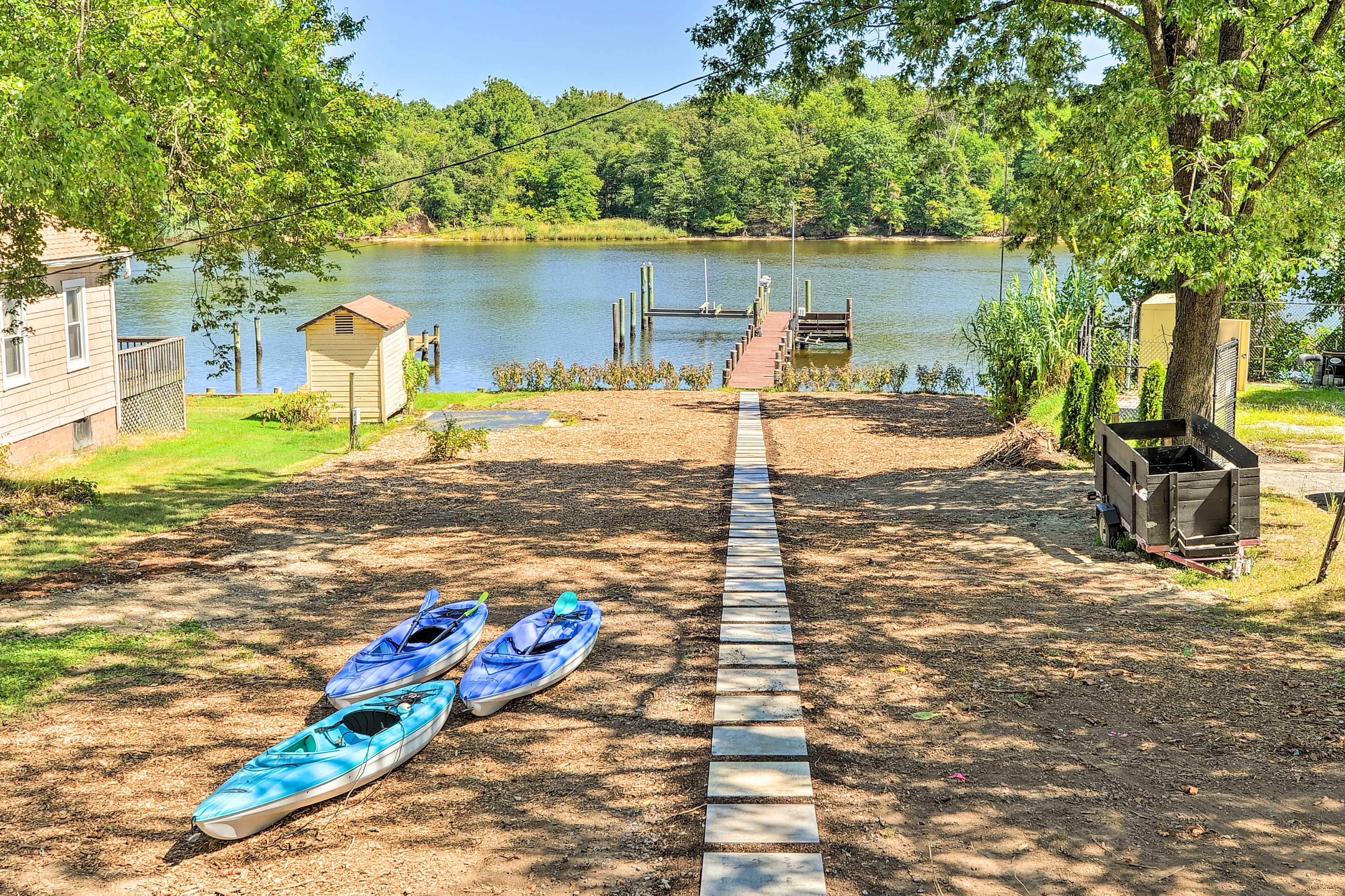 Shared Fishing Pier | Kayaks Available