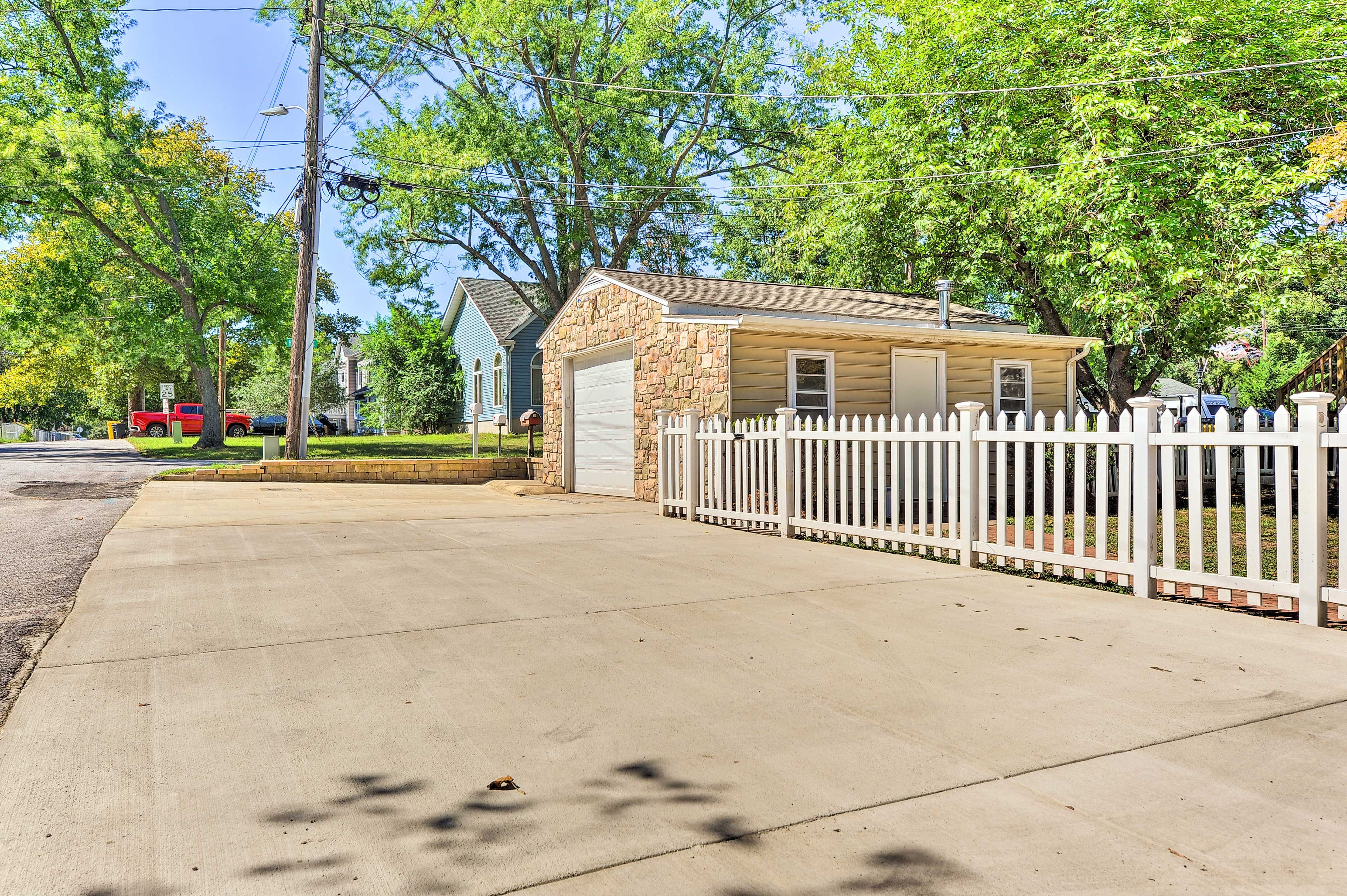 Parking | Driveway (3 Vehicles)
