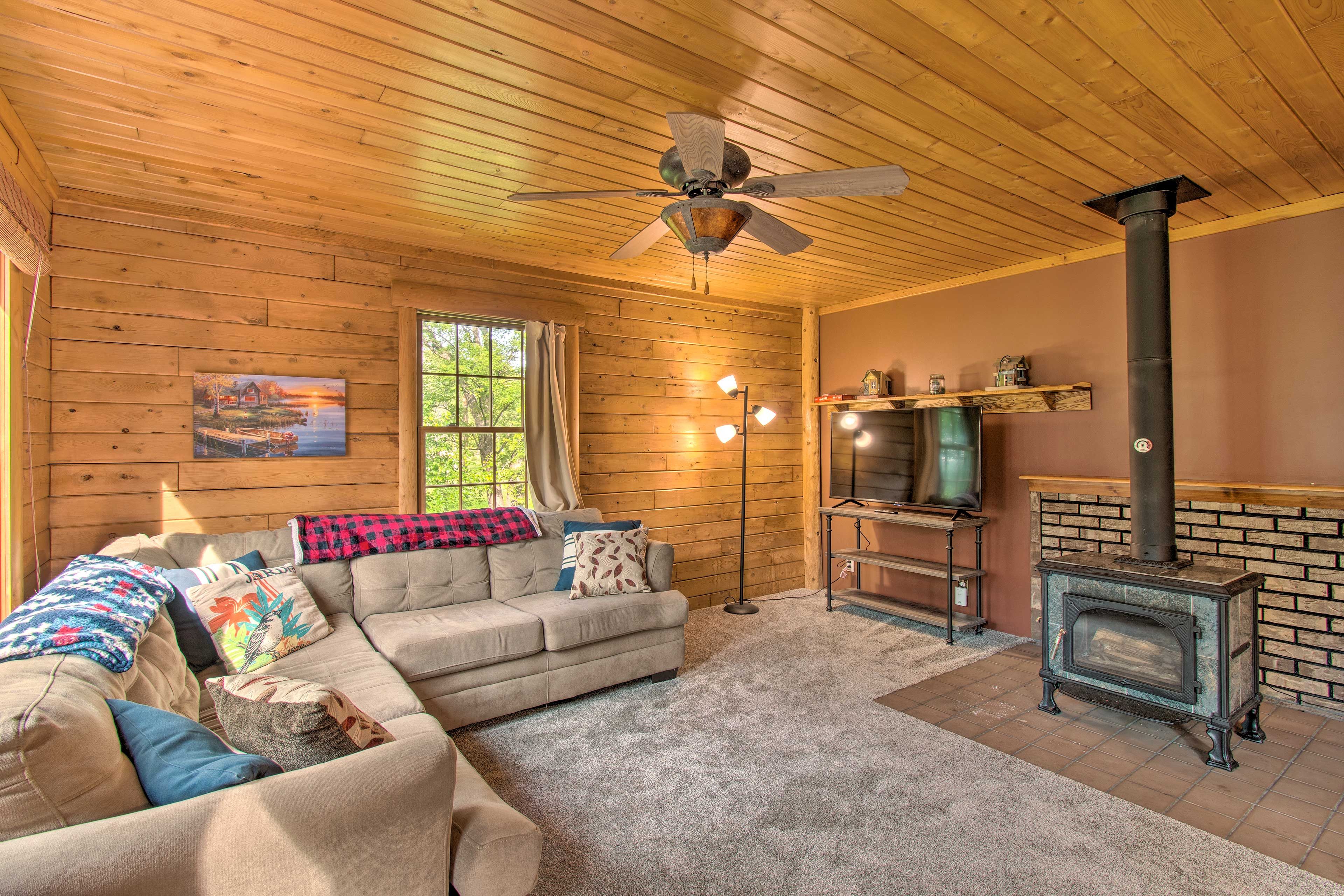 Living Room | Free WiFi | Smart TV