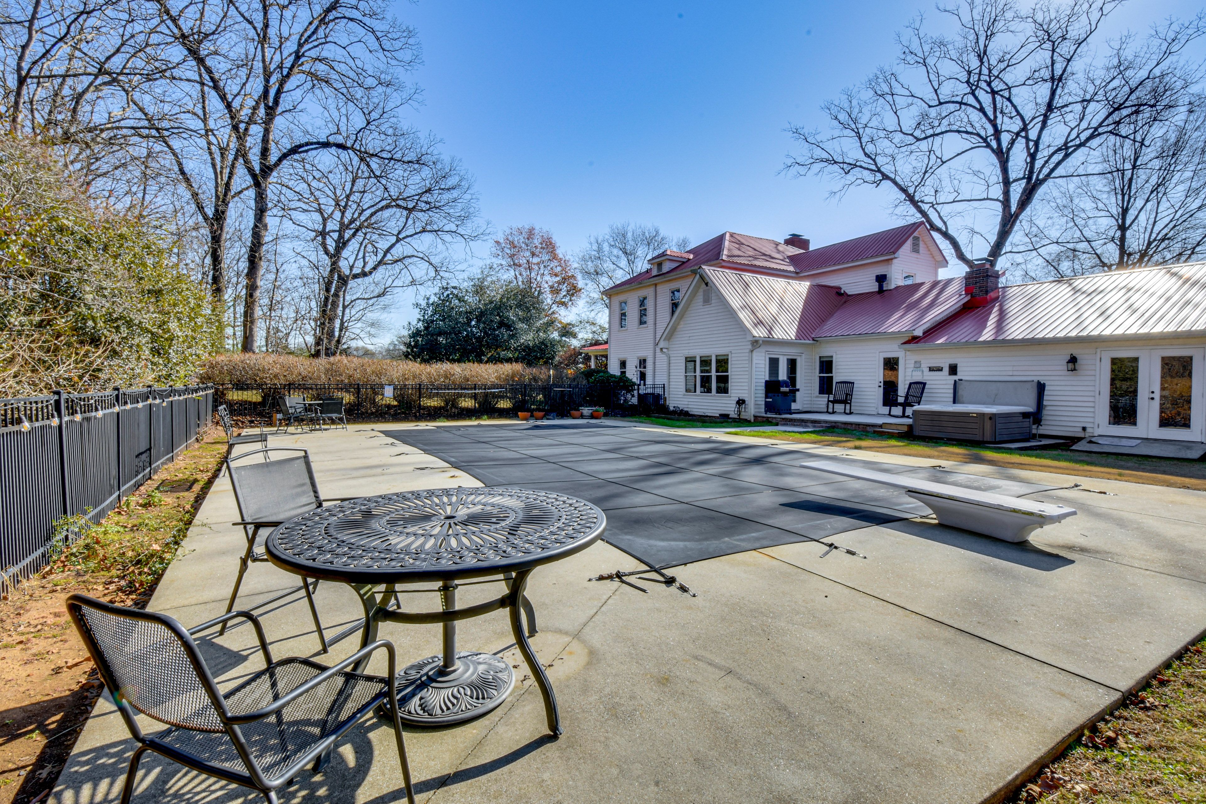 Outdoor Dining Tables