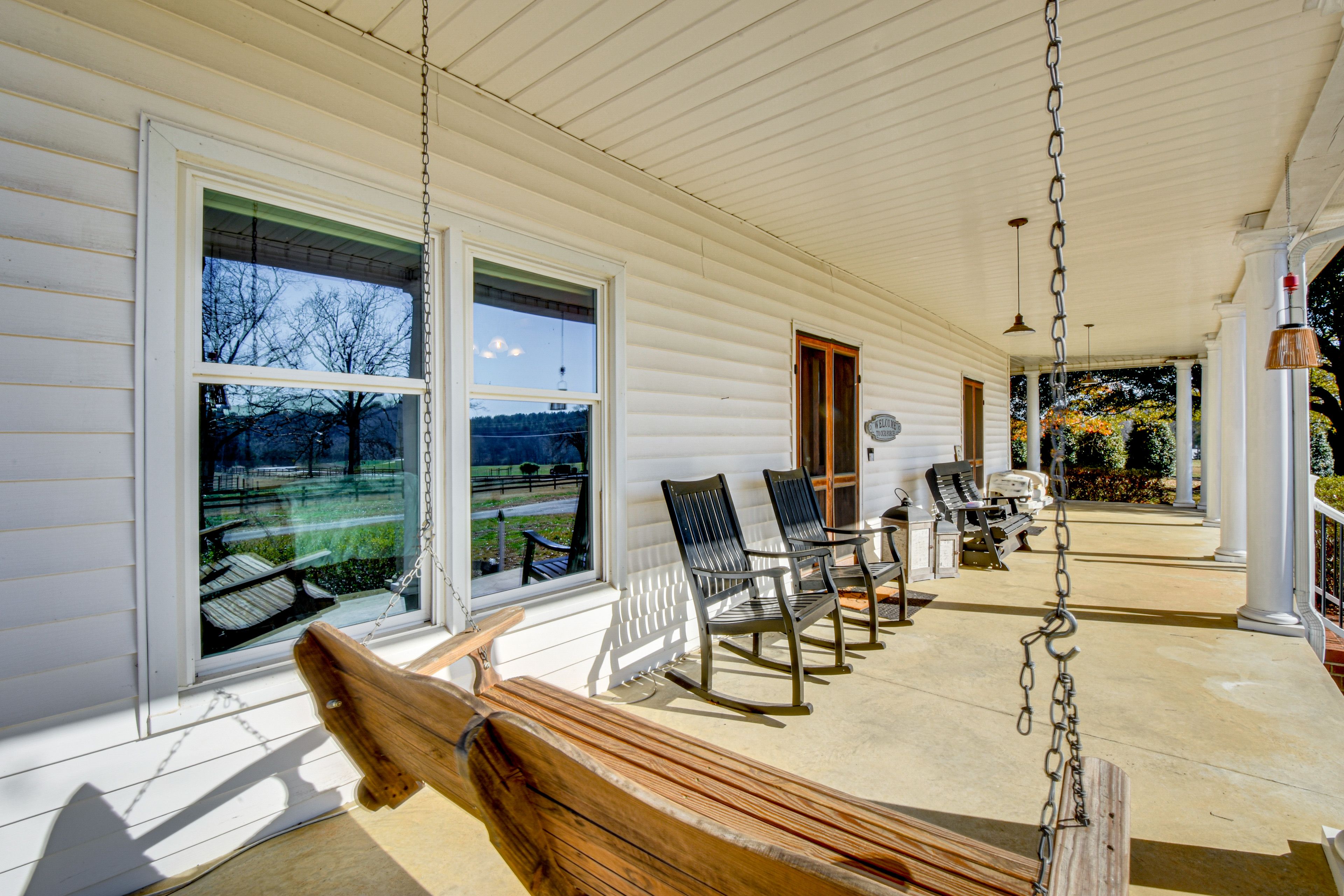 Wraparound Porch w/ Seating