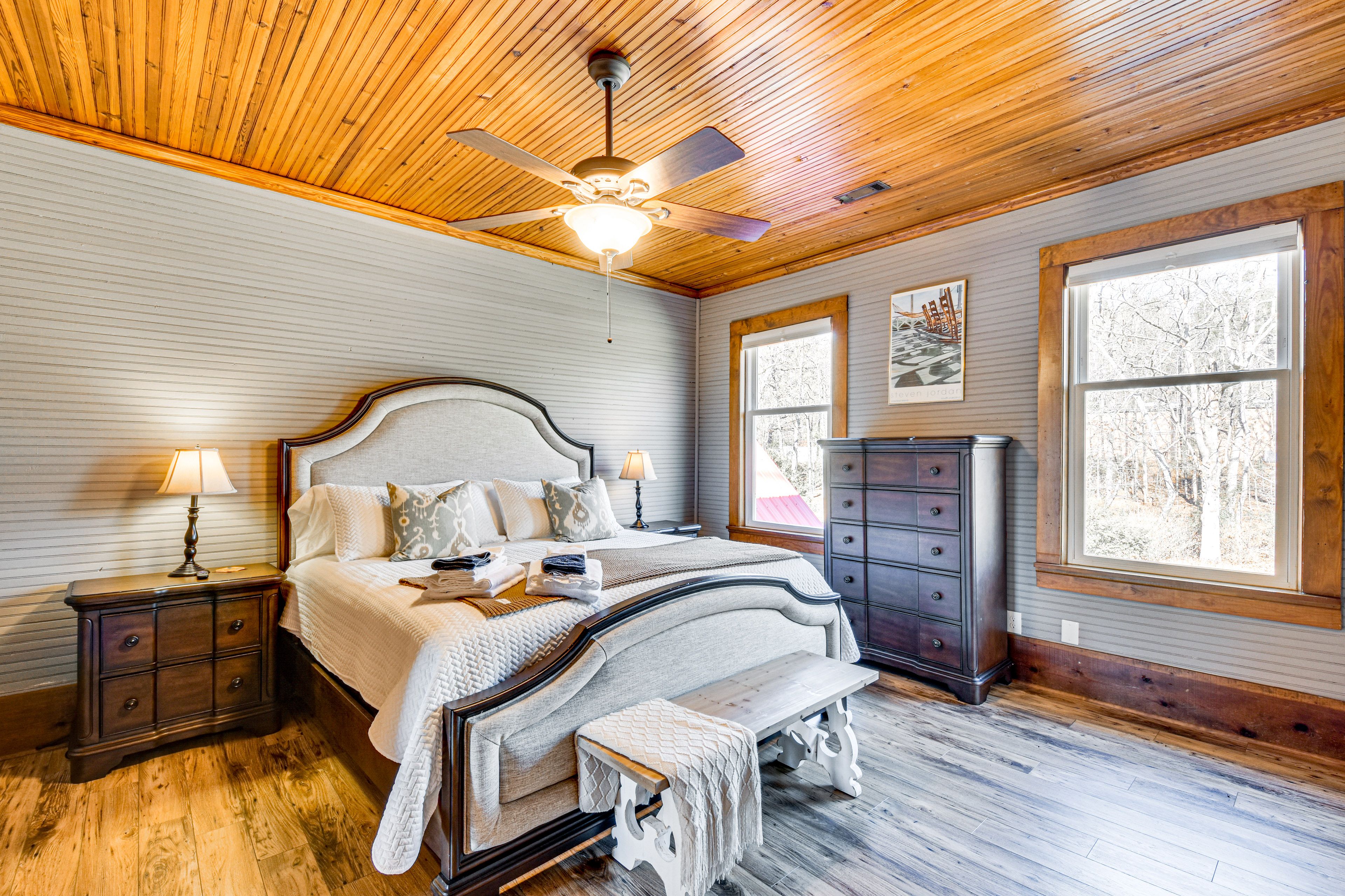 Bedroom 2 | 2nd Floor | King Bed