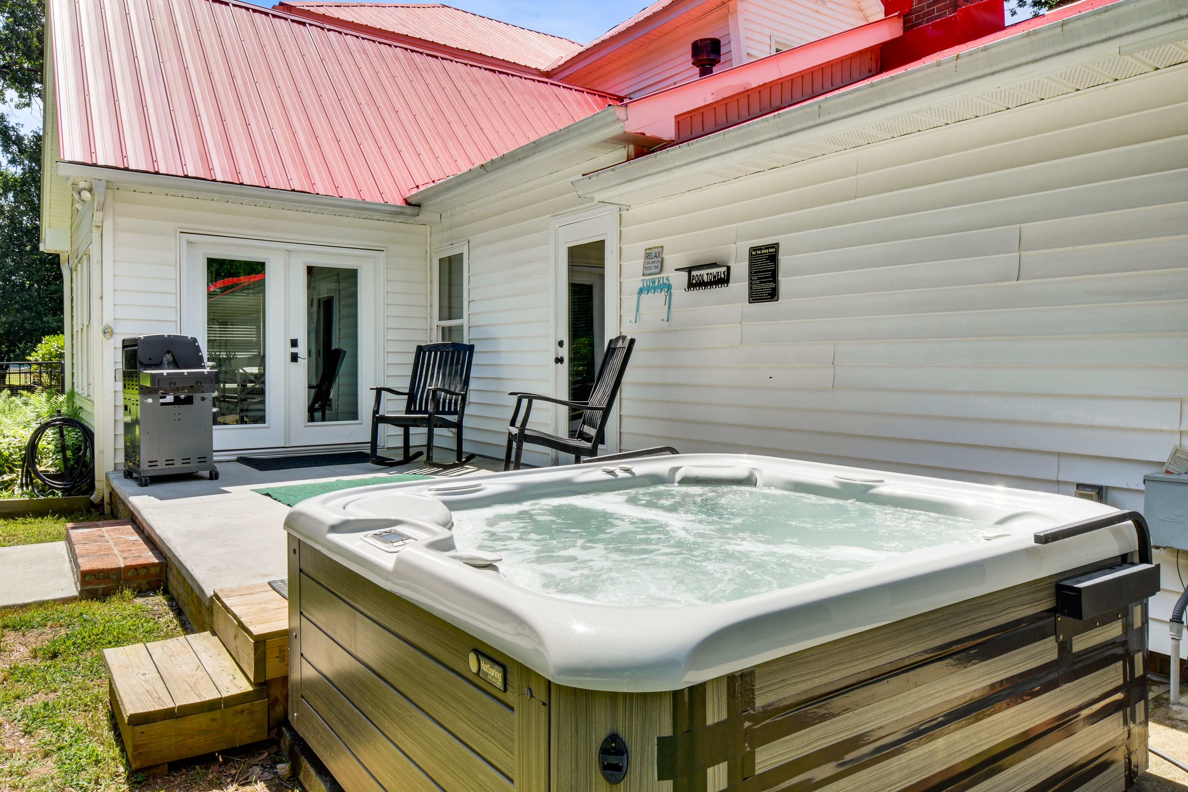 Spacious Yard | Seasonal Pool | Private Saltwater Hot Tub | Volleyball Net