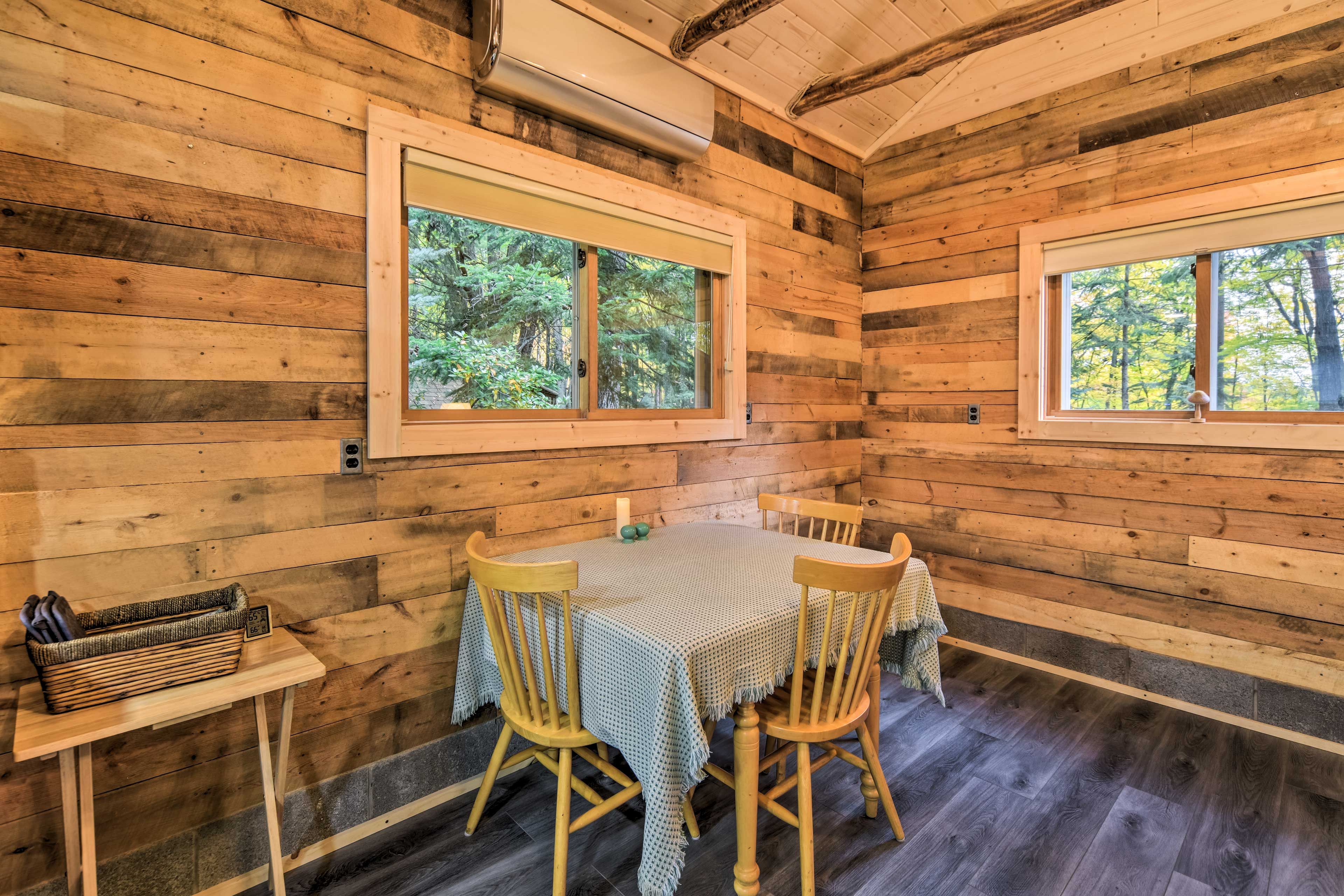 Dining Area | Dishware & Flatware Provided