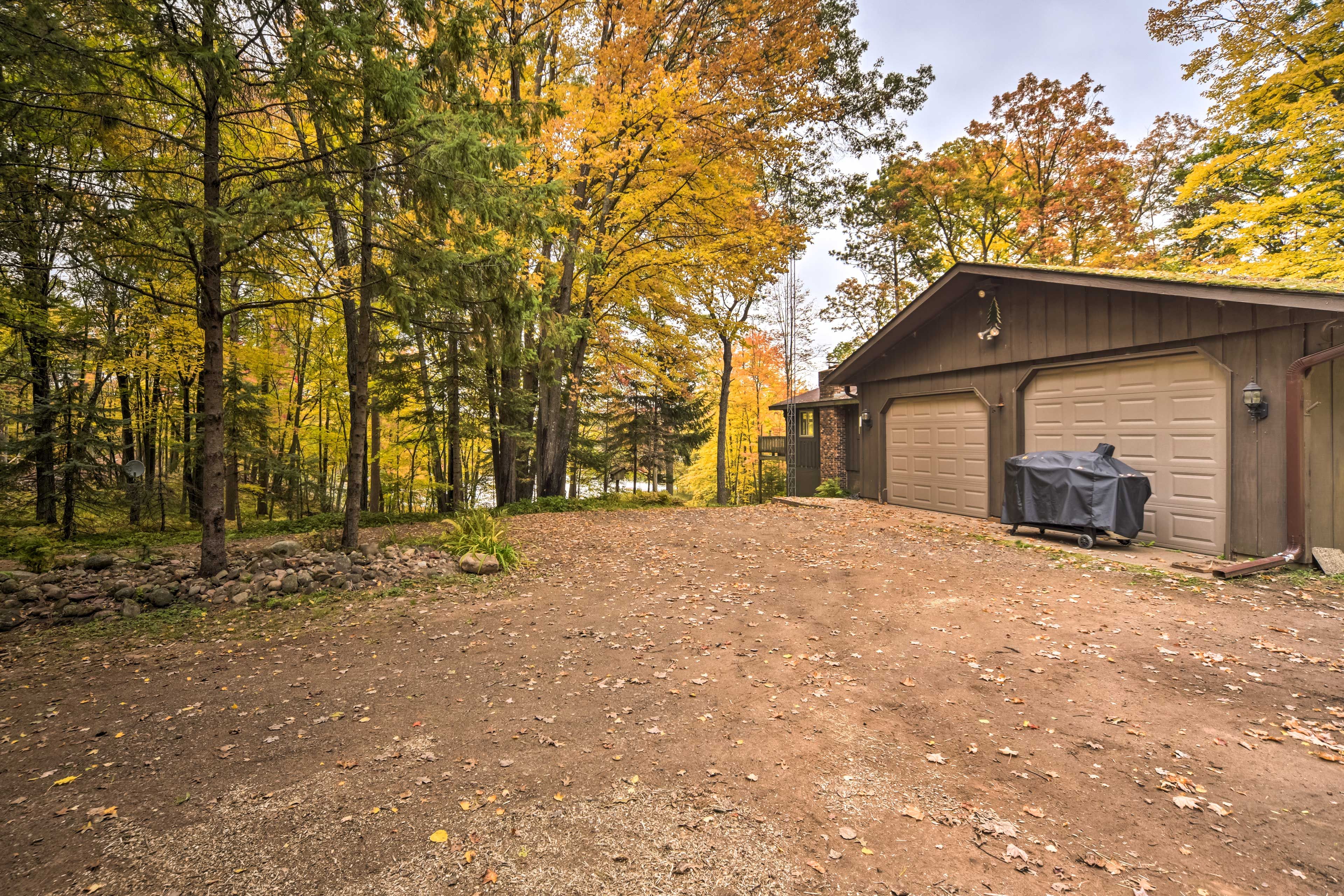 Parking | Driveway (2 Vehicles) | Trailer Parking Allowed