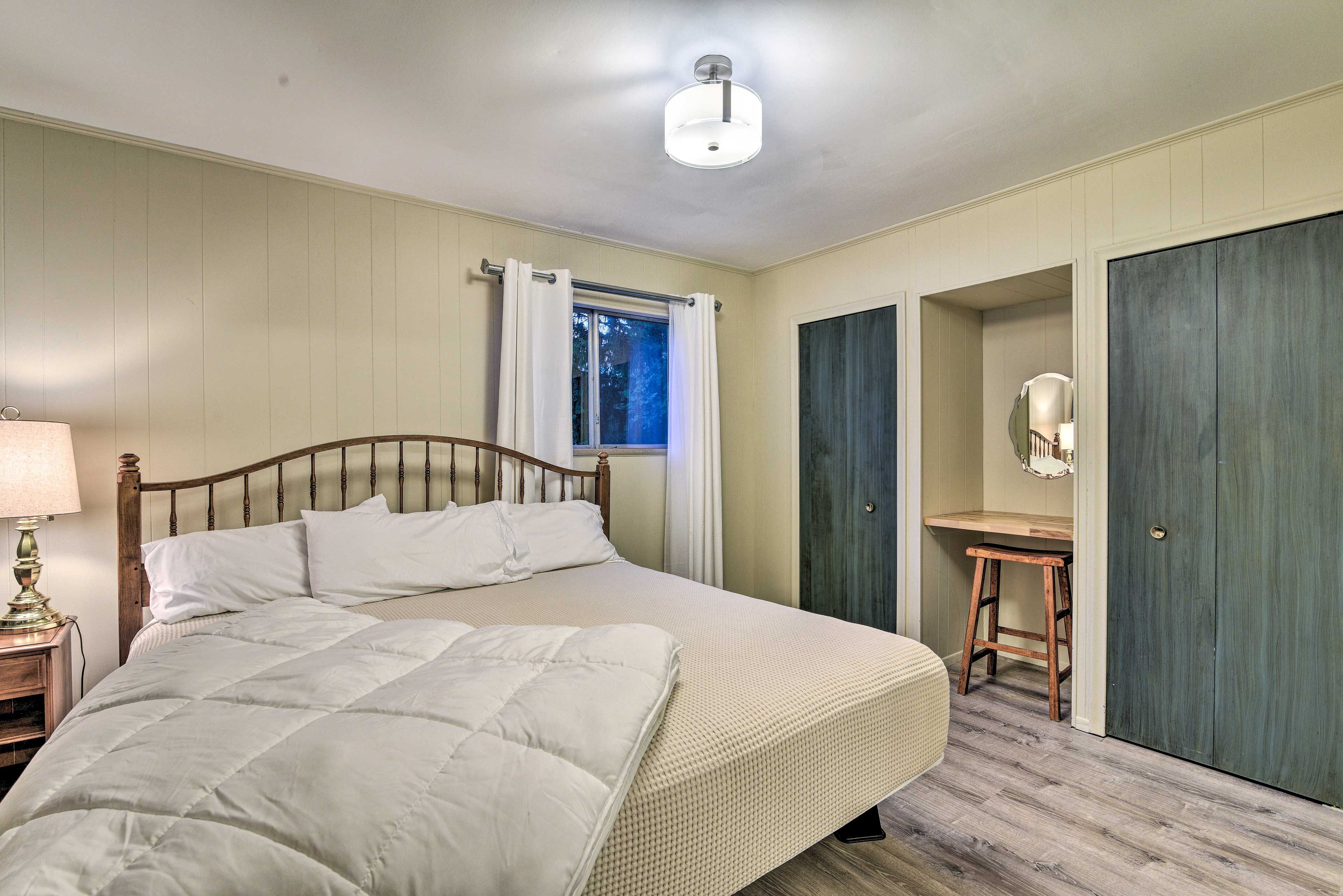 Bedroom 1 | King Bed | Pack 'n Play | Linens Provided | En-Suite Bathroom